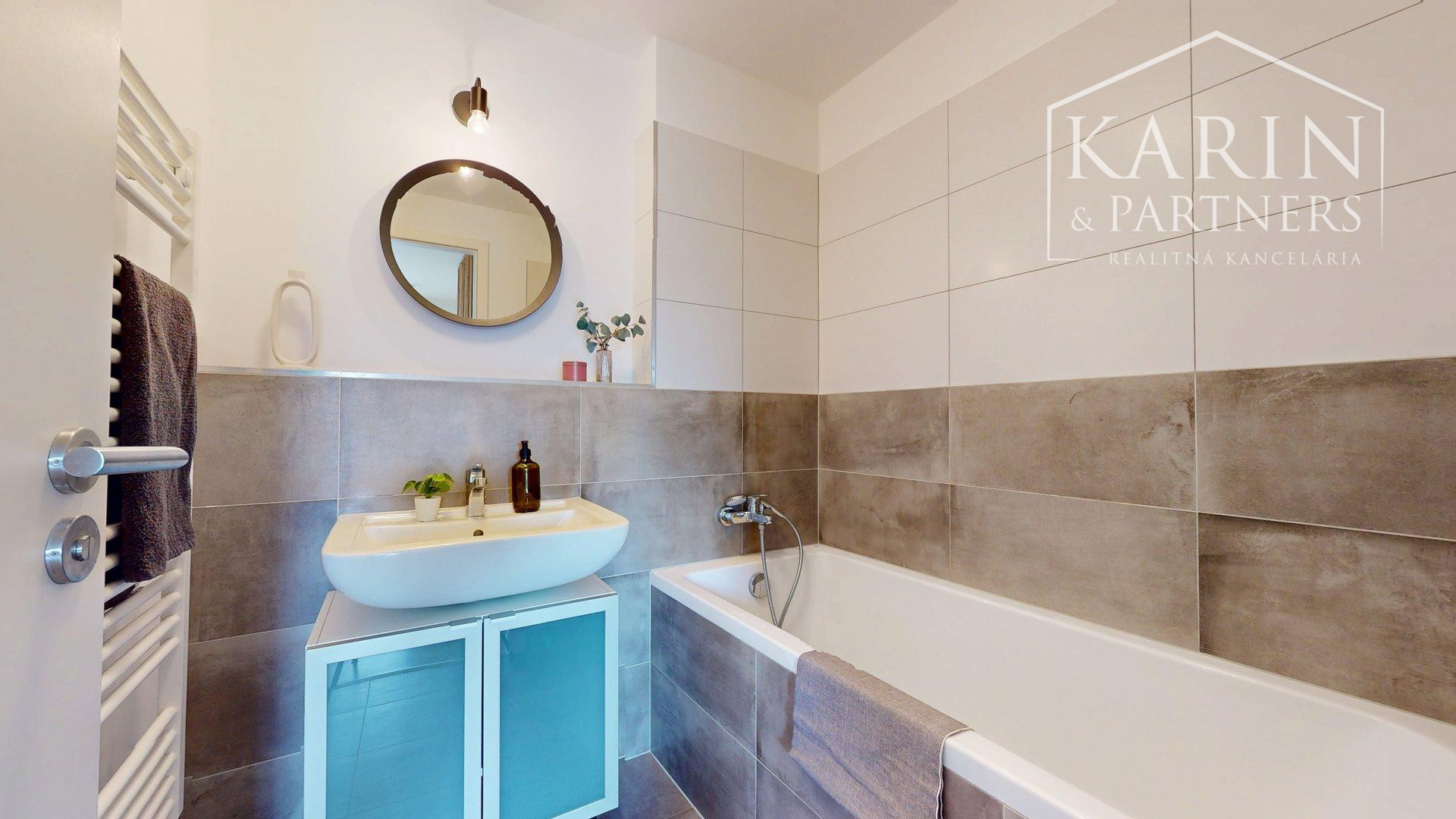 REZERVOVANÉ PRAKTICKY ZARIADENÝ 2I BYT S BALKÓNOM A PIVNICOU