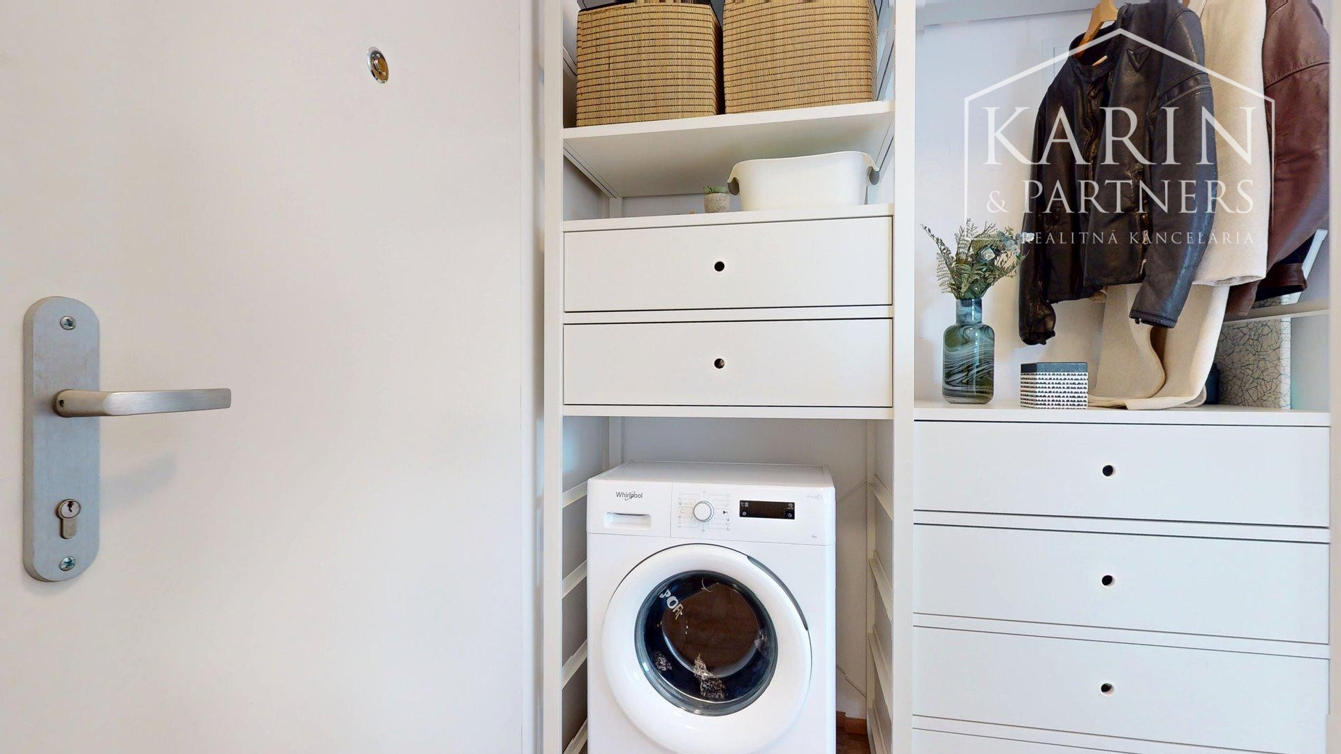 REZERVOVANÉ PRAKTICKY ZARIADENÝ 2I BYT S BALKÓNOM A PIVNICOU