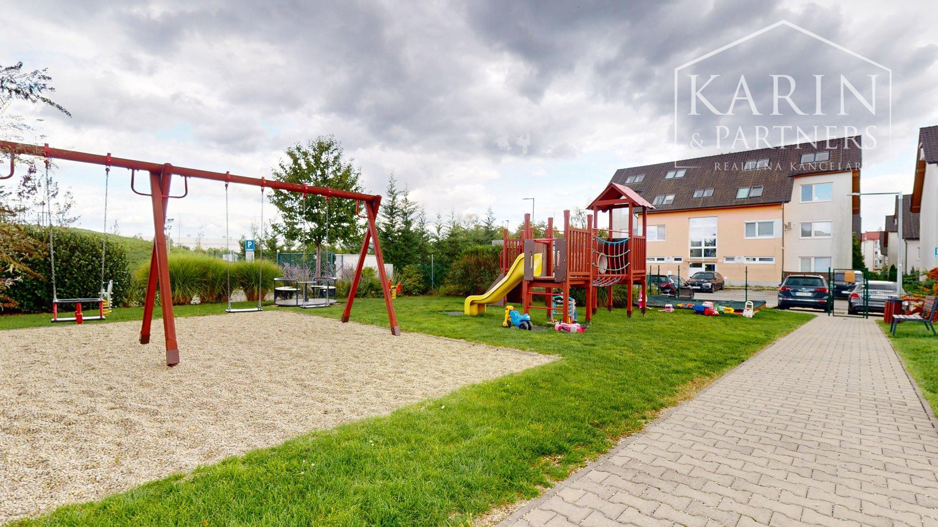 REZERVOVANÉ PRAKTICKY ZARIADENÝ 2I BYT S BALKÓNOM A PIVNICOU