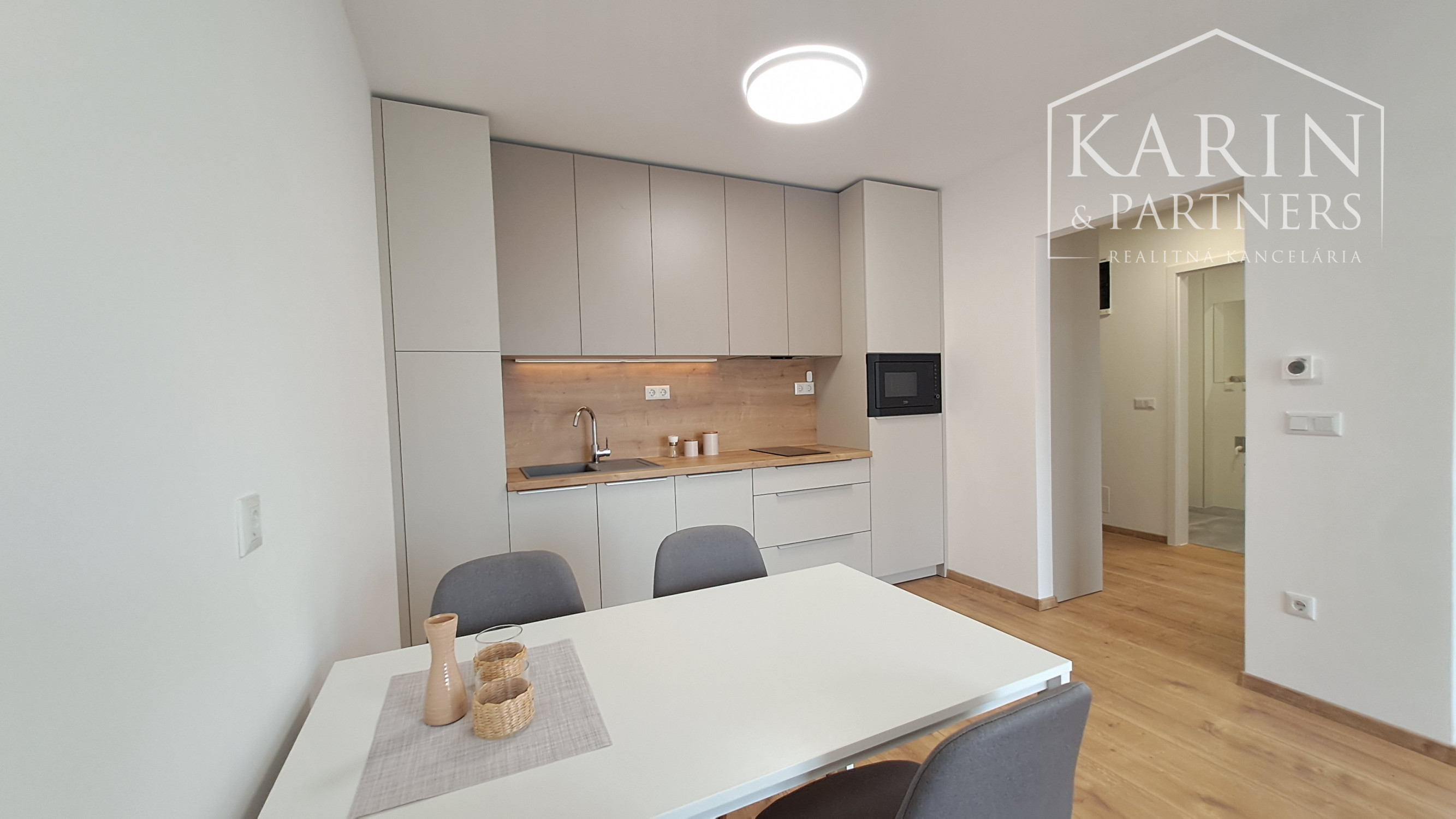 Prenájom nový zariadený 2-izbový byt s parkovaním v novostavbe, Rajka