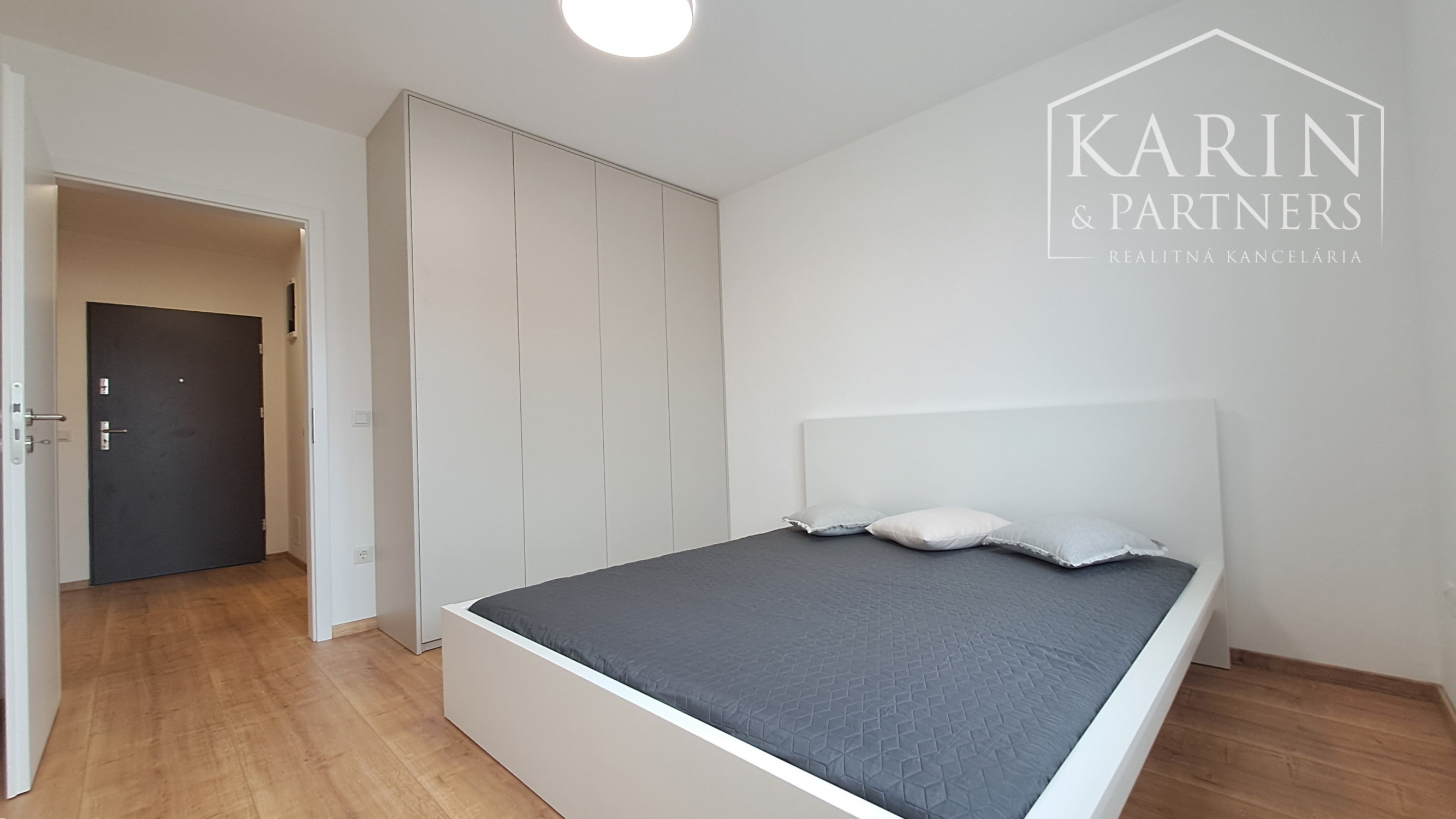 Prenájom nový zariadený 2-izbový byt s parkovaním v novostavbe, Rajka