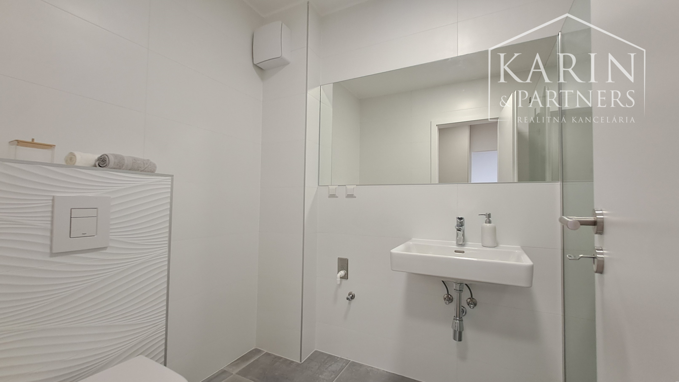 Prenájom nový zariadený 2-izbový byt s parkovaním v novostavbe, Rajka