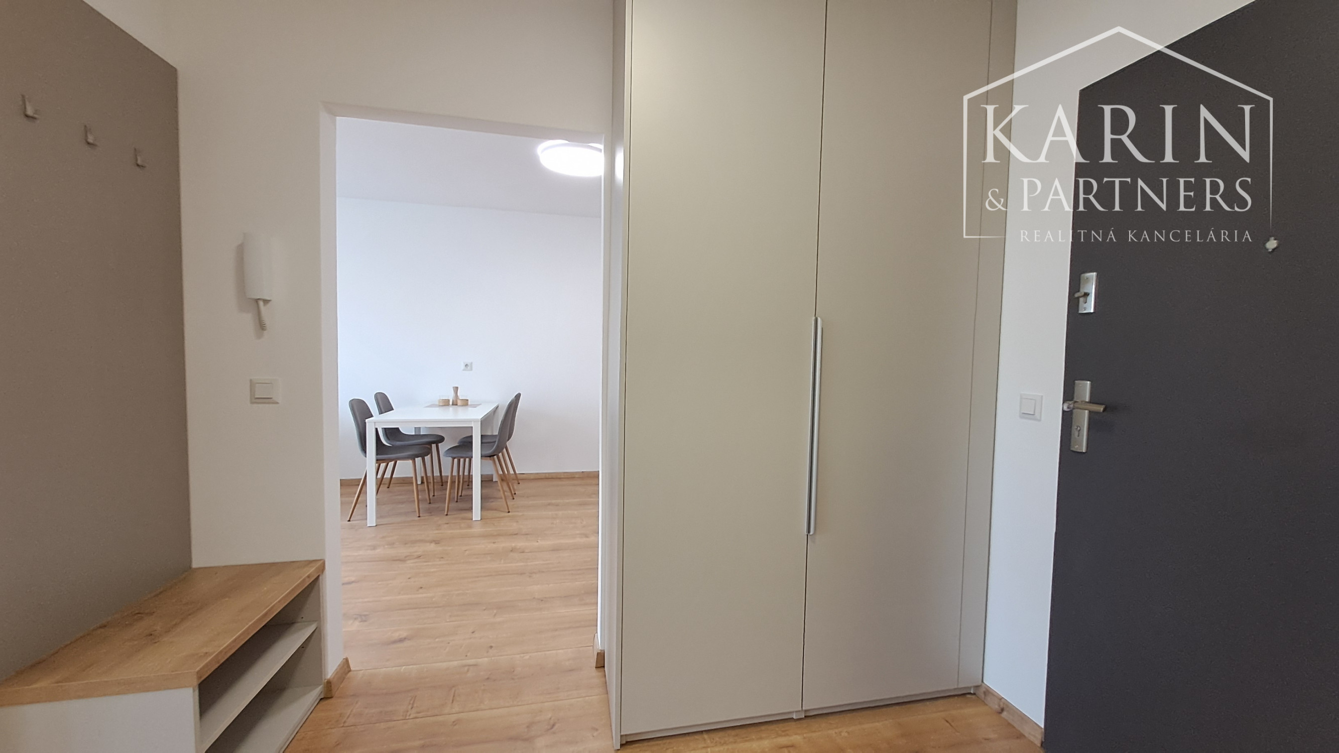 Prenájom nový zariadený 2-izbový byt s parkovaním v novostavbe, Rajka