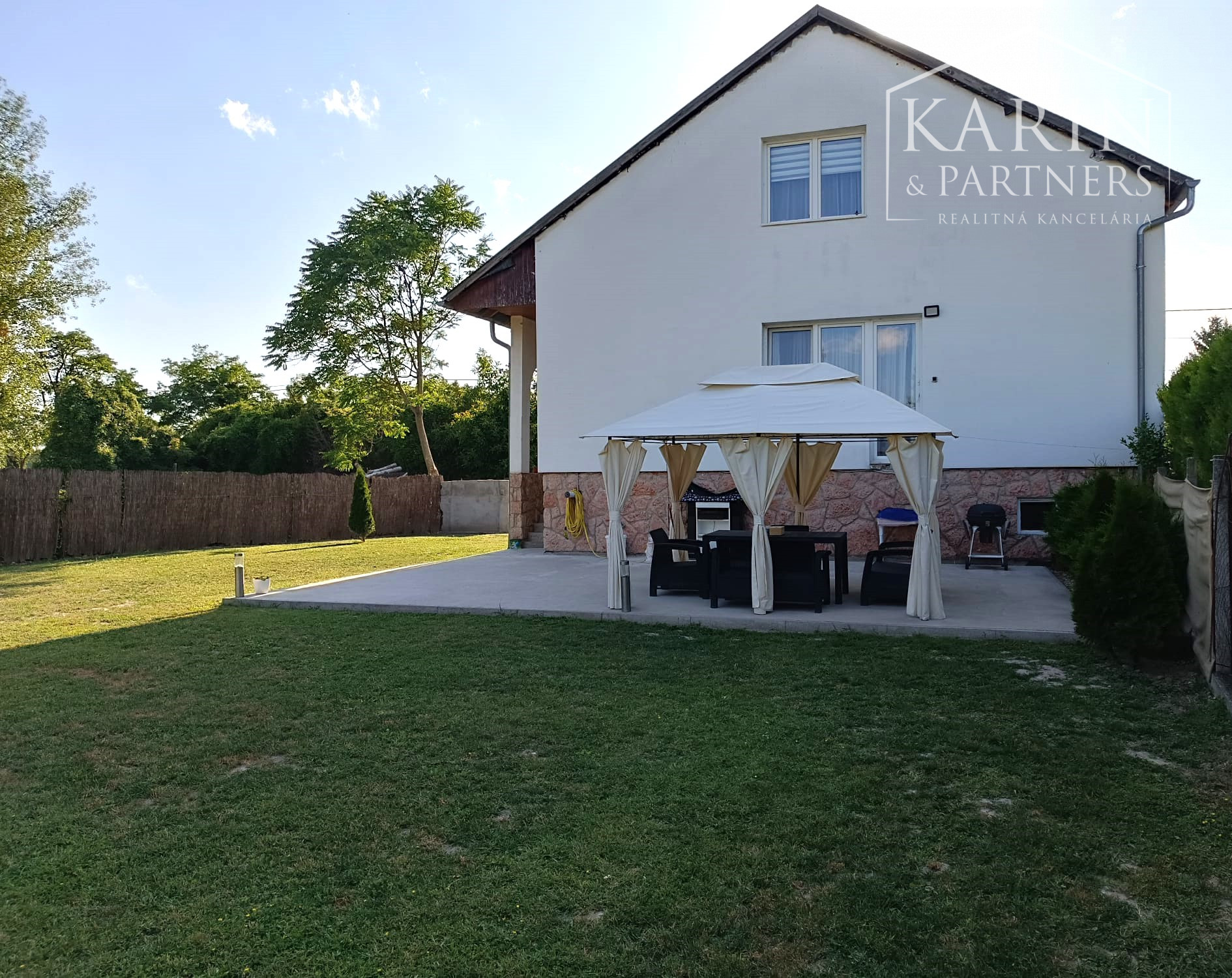 Predaj - rodinný dom 5 izbový s pozemkom 1483 m2 - Dunakiliti Maďarsko