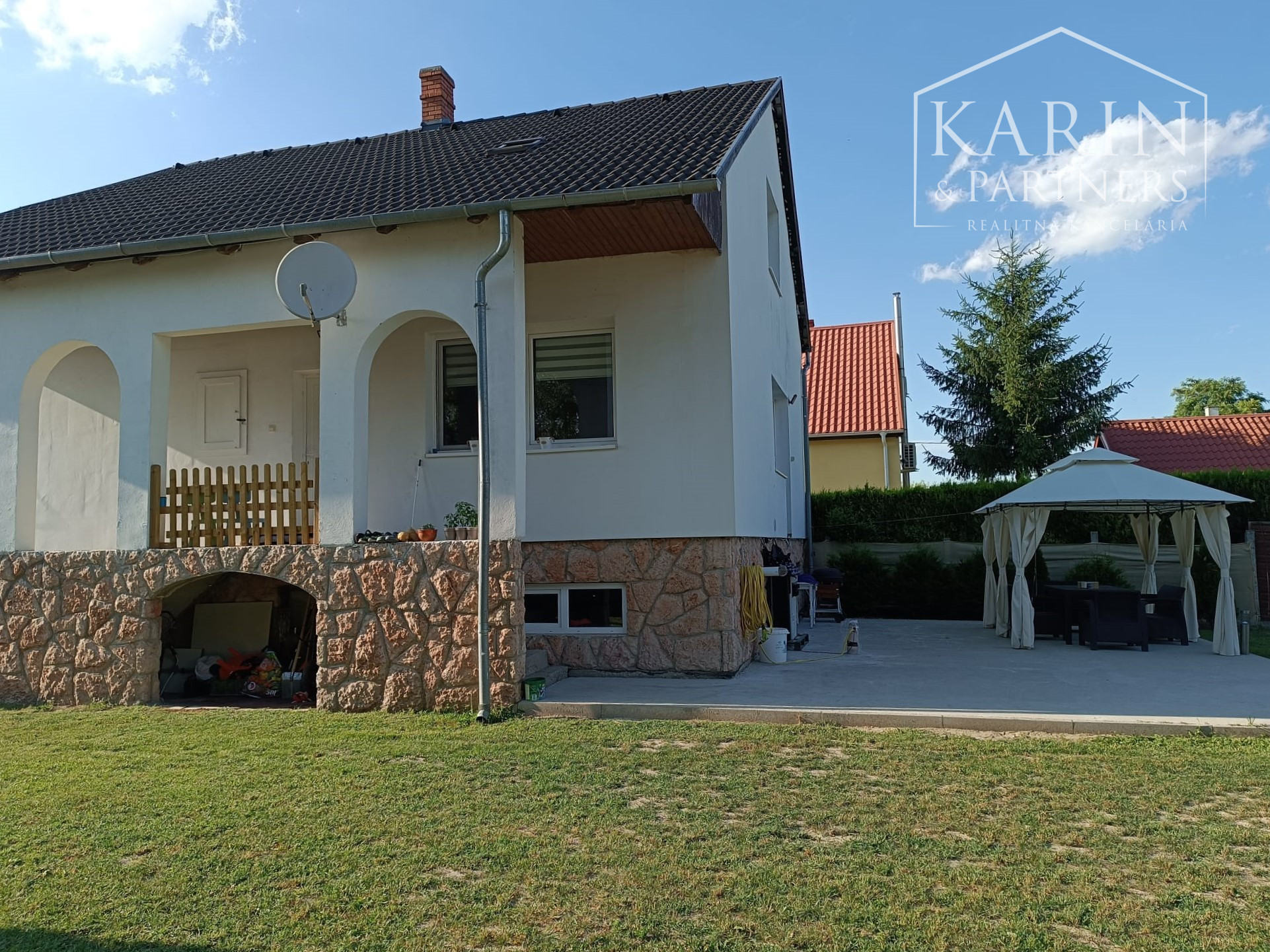 Predaj - rodinný dom 5 izbový s pozemkom 1483 m2 - Dunakiliti Maďarsko