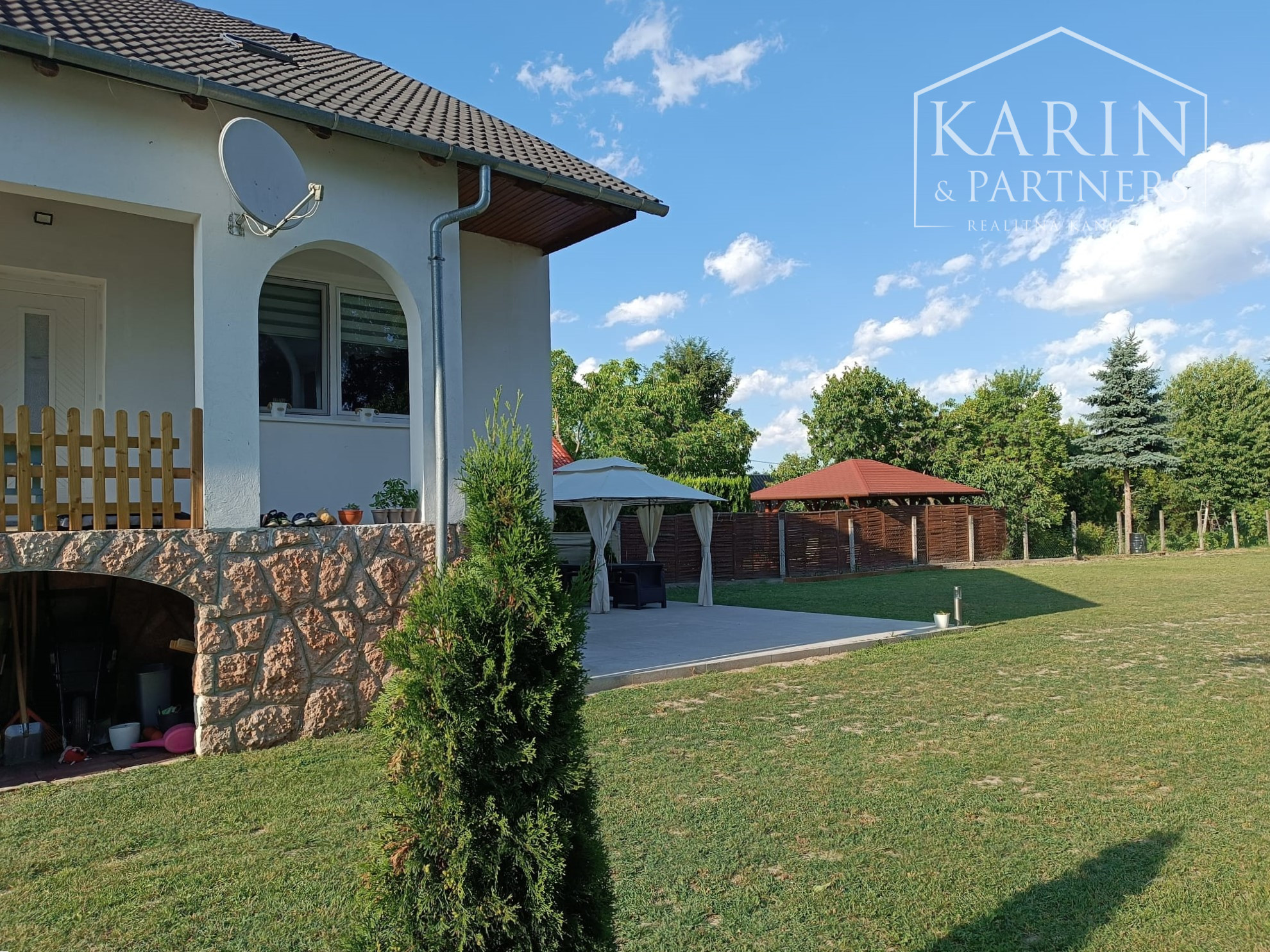 Predaj - rodinný dom 5 izbový s pozemkom 1483 m2 - Dunakiliti Maďarsko