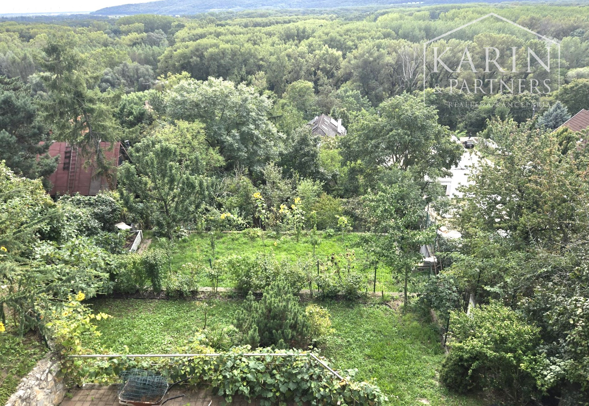 PRENÁJOM – 7 izbový rodinný dom v tichom prostredí s výhľadom na Rakúsko – Dlhé diely II – Bratislava IV