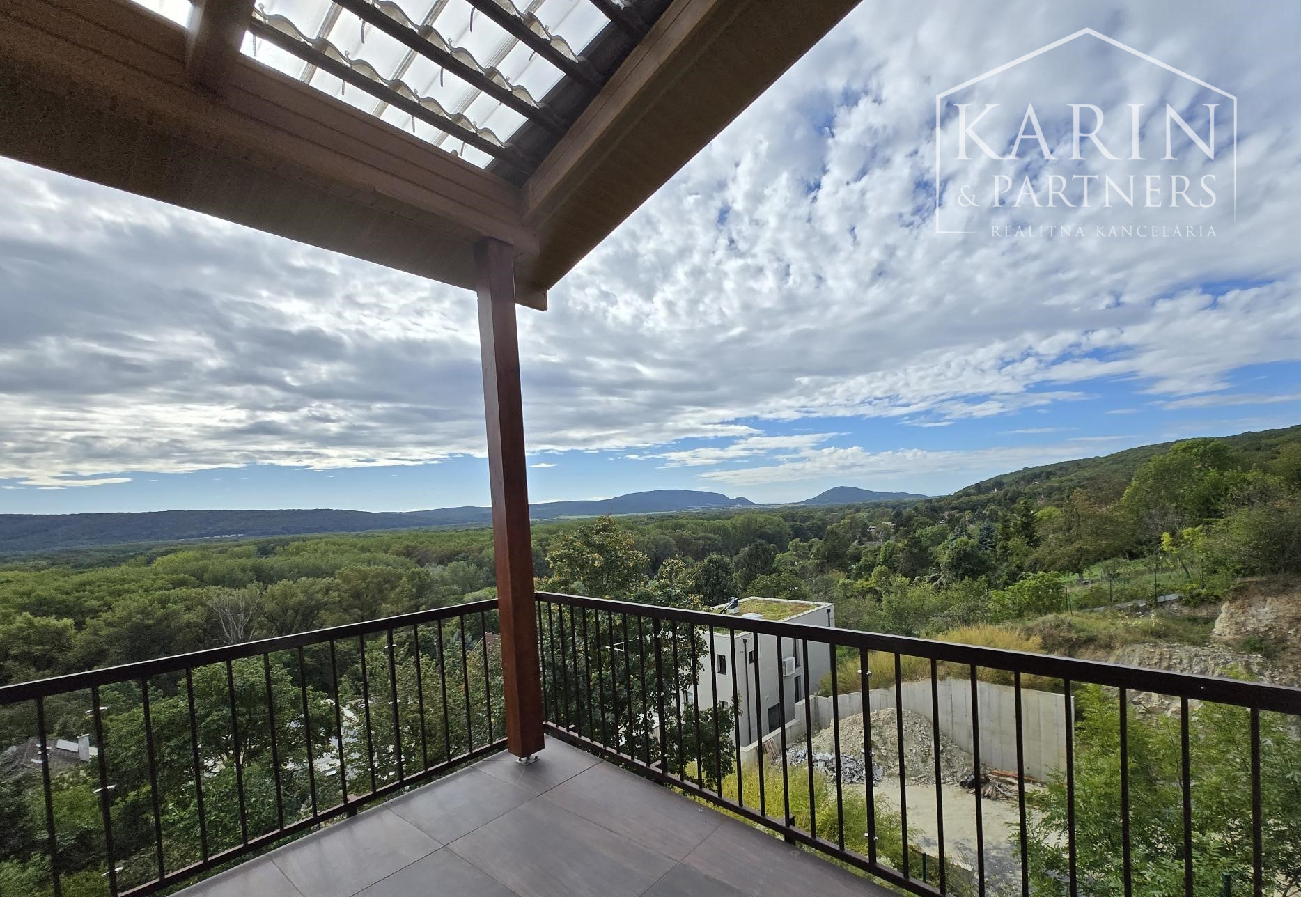 PRENÁJOM – 7 izbový rodinný dom v tichom prostredí s výhľadom na Rakúsko – Dlhé diely II – Bratislava IV