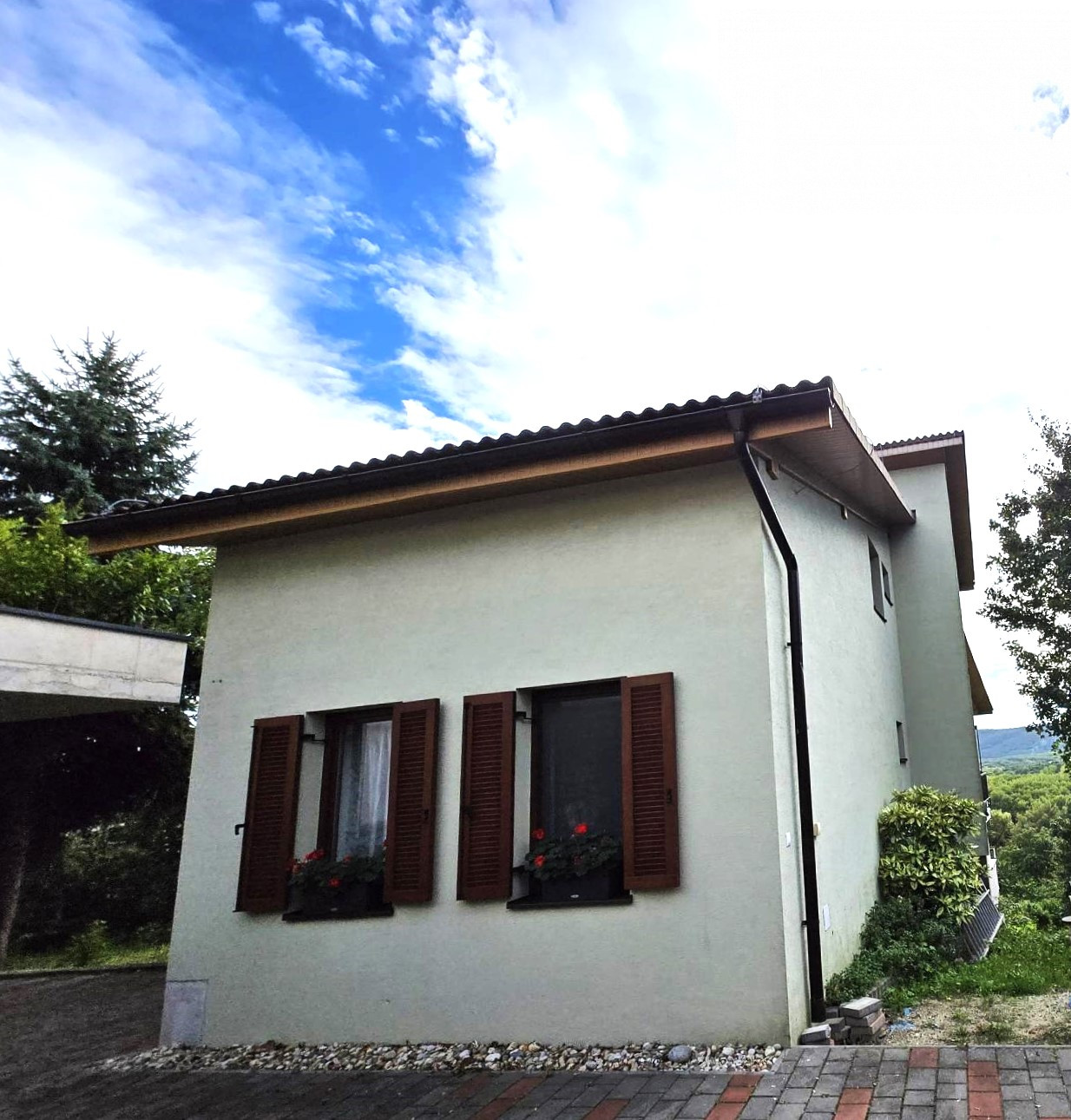 PRENÁJOM – 7 izbový rodinný dom v tichom prostredí s výhľadom na Rakúsko – Dlhé diely II – Bratislava IV