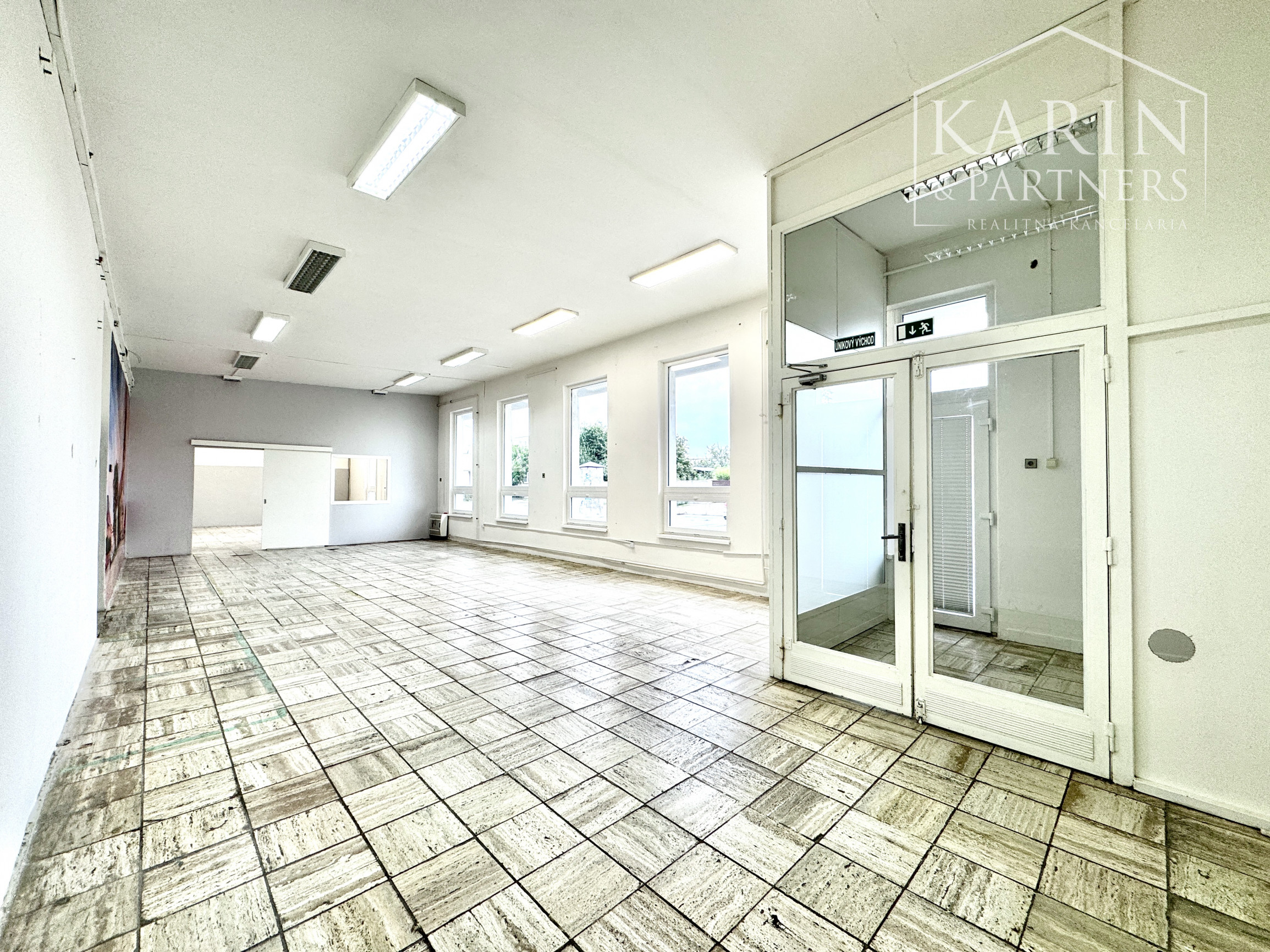 Jedinečná príležitosť: Predaj objektu na podnikanie, na sídlisku SNP, Skalica