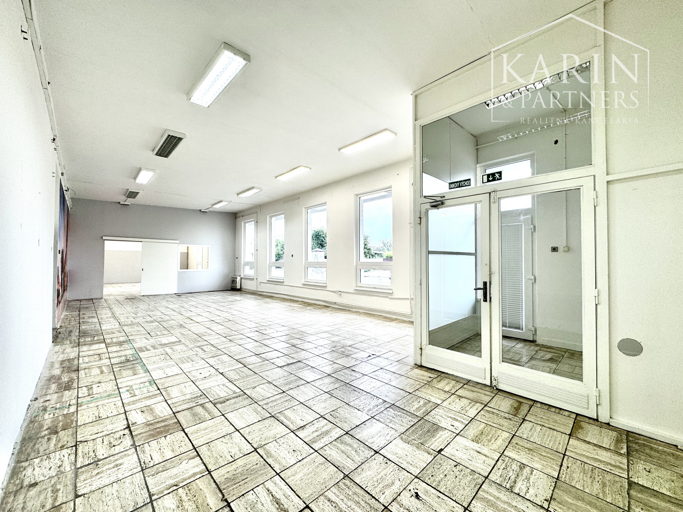 Prenájom priestorov a skladov na podnikanie, na sídlisku SNP, Skalica