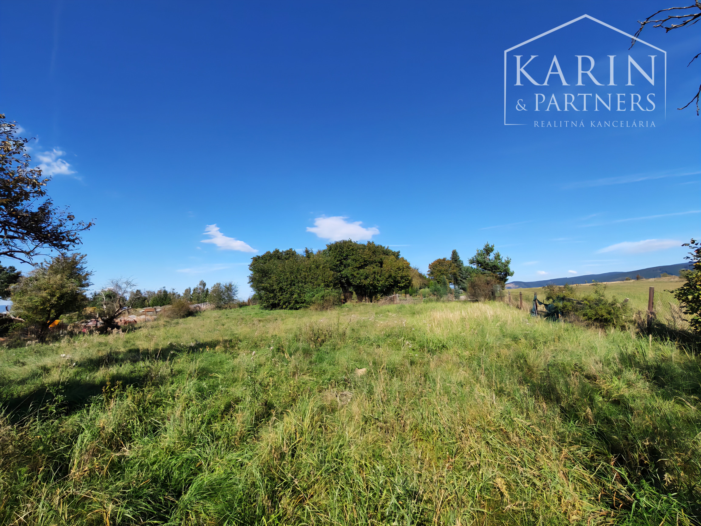 REZERVOVANÉ! Rodinný dom s priestranným pozemkom 1950 m2 v tichej lokalite na predaj