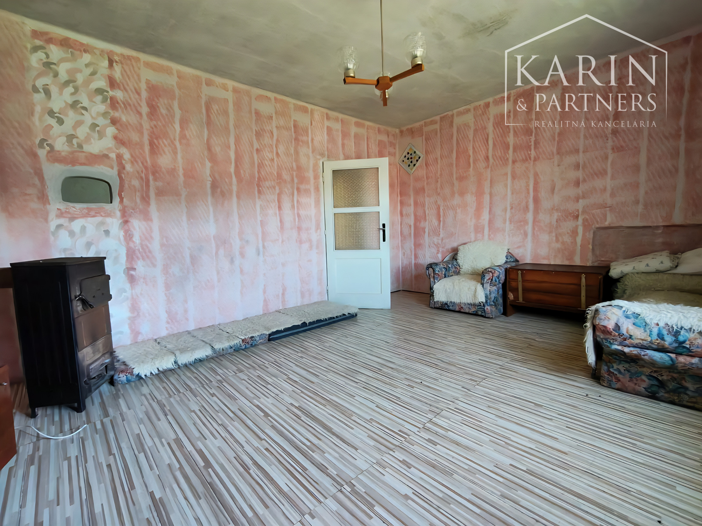 REZERVOVANÉ! Rodinný dom s priestranným pozemkom 1950 m2 v tichej lokalite na predaj