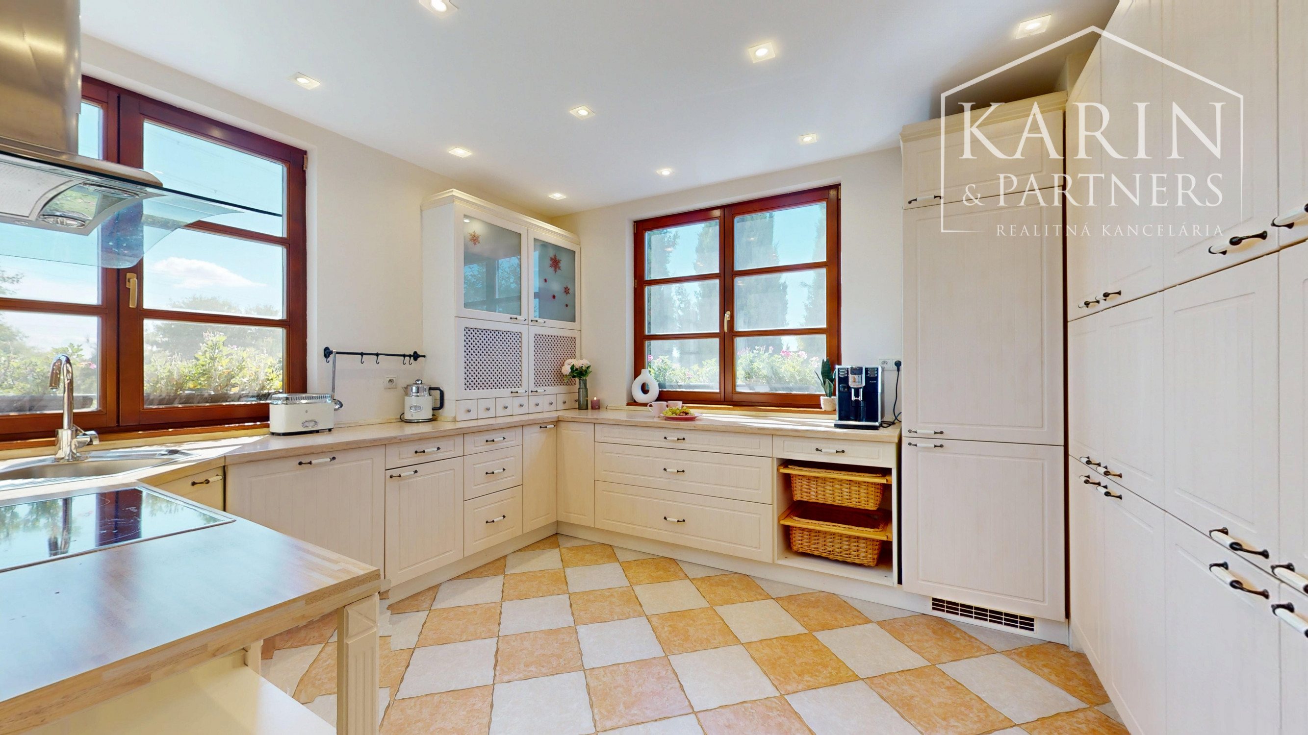 ELEGANTNÁ 5-IZBOVÁ VILA, IBA 10 KM OD TRNAVY- MALŽENICE PREDAJ