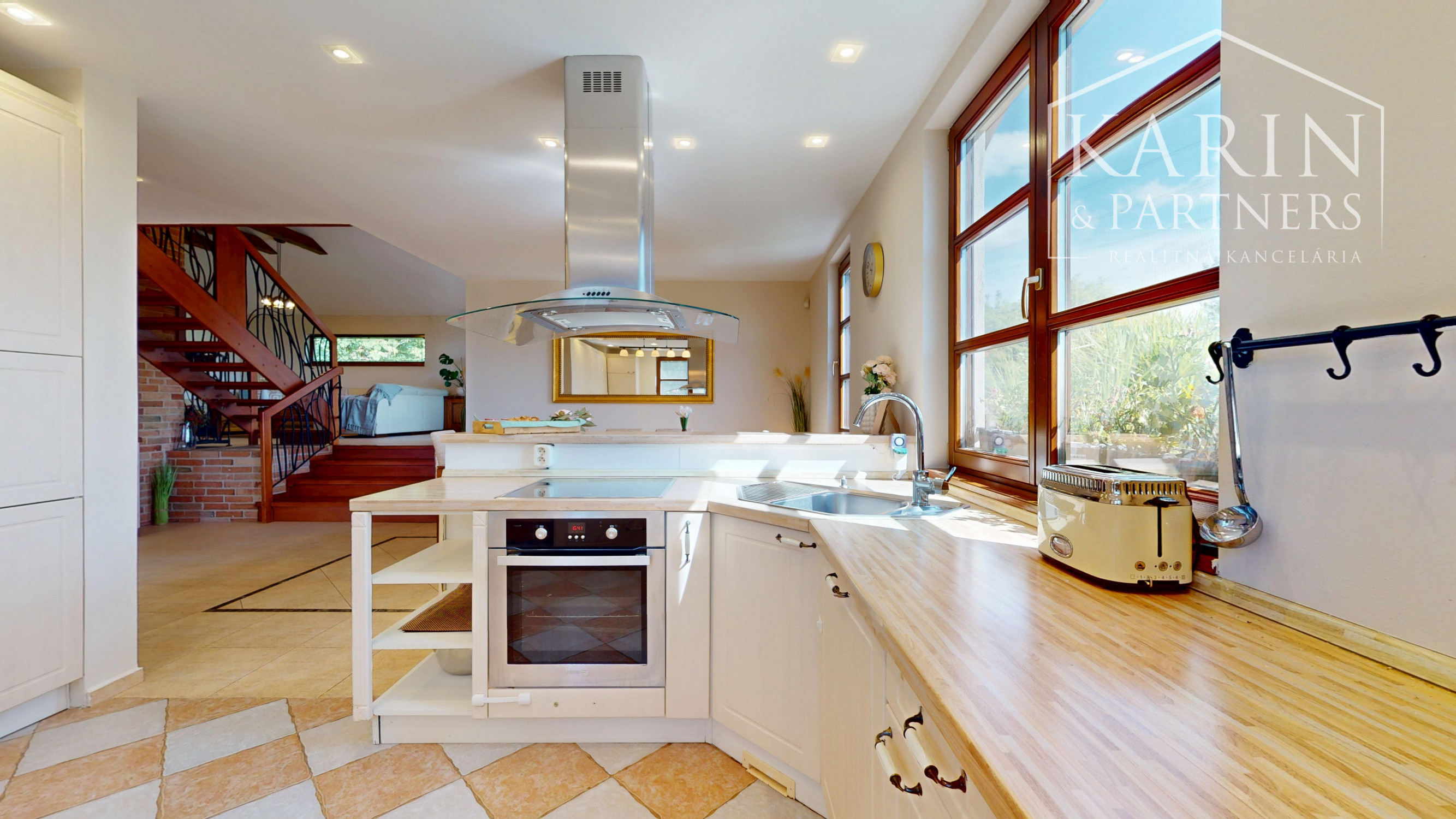 ELEGANTNÁ 5-IZBOVÁ VILA, IBA 10 KM OD TRNAVY- MALŽENICE PREDAJ