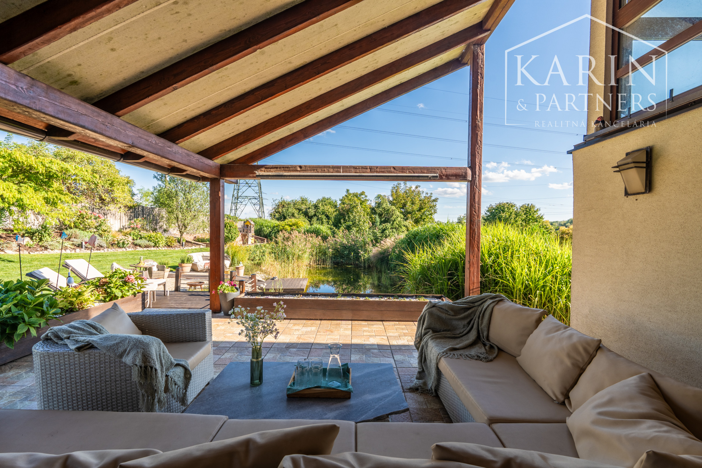 ELEGANTNÁ 5-IZBOVÁ VILA, IBA 10 KM OD TRNAVY- MALŽENICE PREDAJ