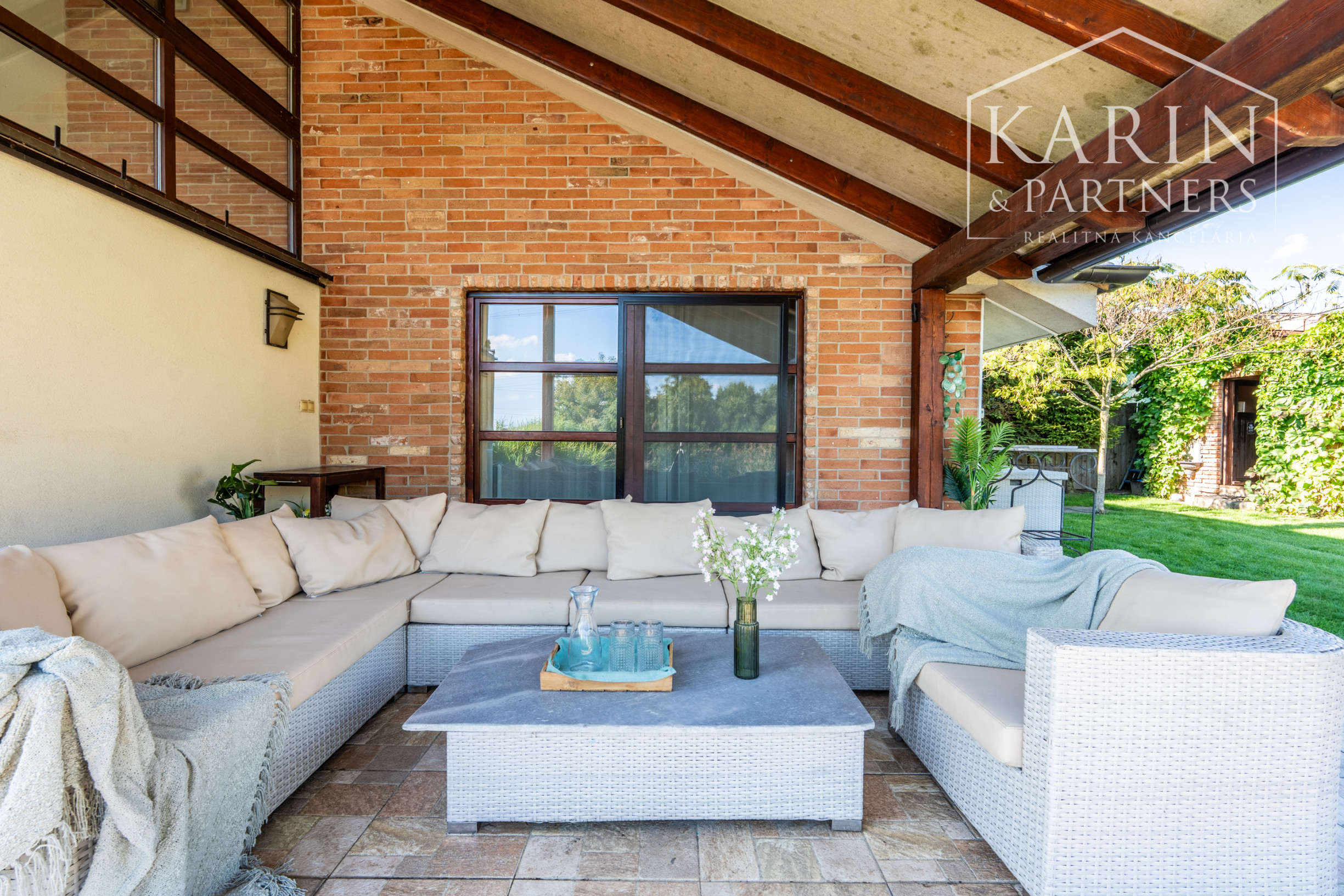 ELEGANTNÁ 5-IZBOVÁ VILA, IBA 10 KM OD TRNAVY- MALŽENICE PREDAJ