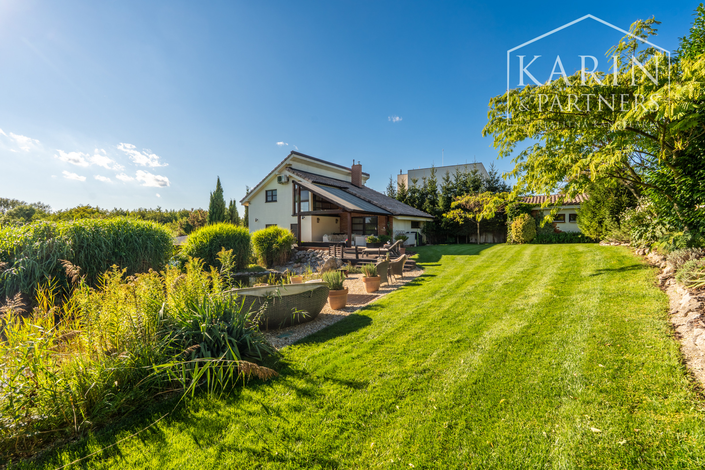 ELEGANTNÁ 5-IZBOVÁ VILA, IBA 10 KM OD TRNAVY- MALŽENICE PREDAJ