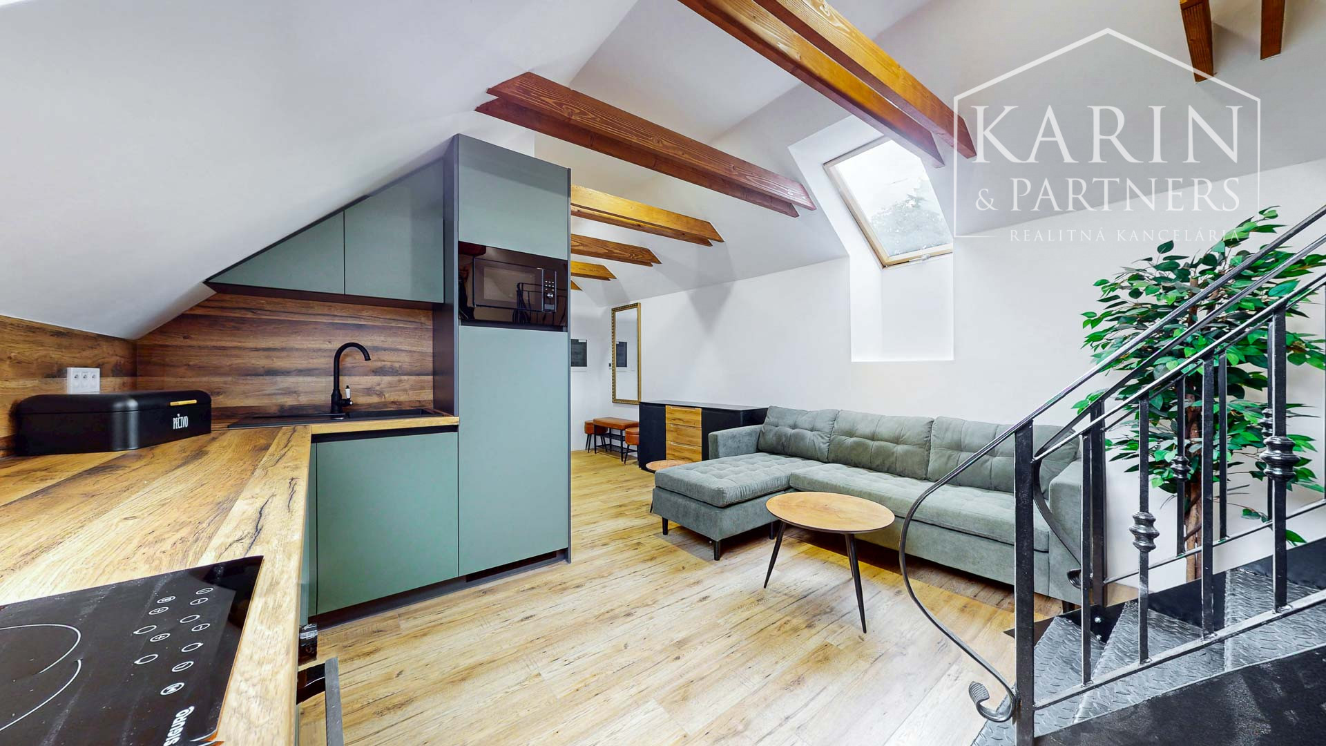 REZERVOVANÉ! V centre Banskej Štiavnice nový podkrovný byt v meštianskom dome oproti parkovisku na predaj