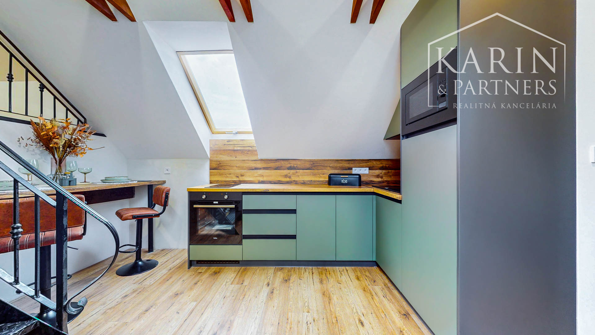 REZERVOVANÉ! V centre Banskej Štiavnice nový podkrovný byt v meštianskom dome oproti parkovisku na predaj