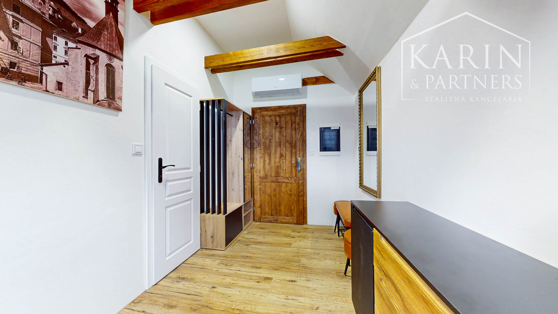 REZERVOVANÉ! V centre Banskej Štiavnice nový podkrovný byt v meštianskom dome oproti parkovisku na predaj