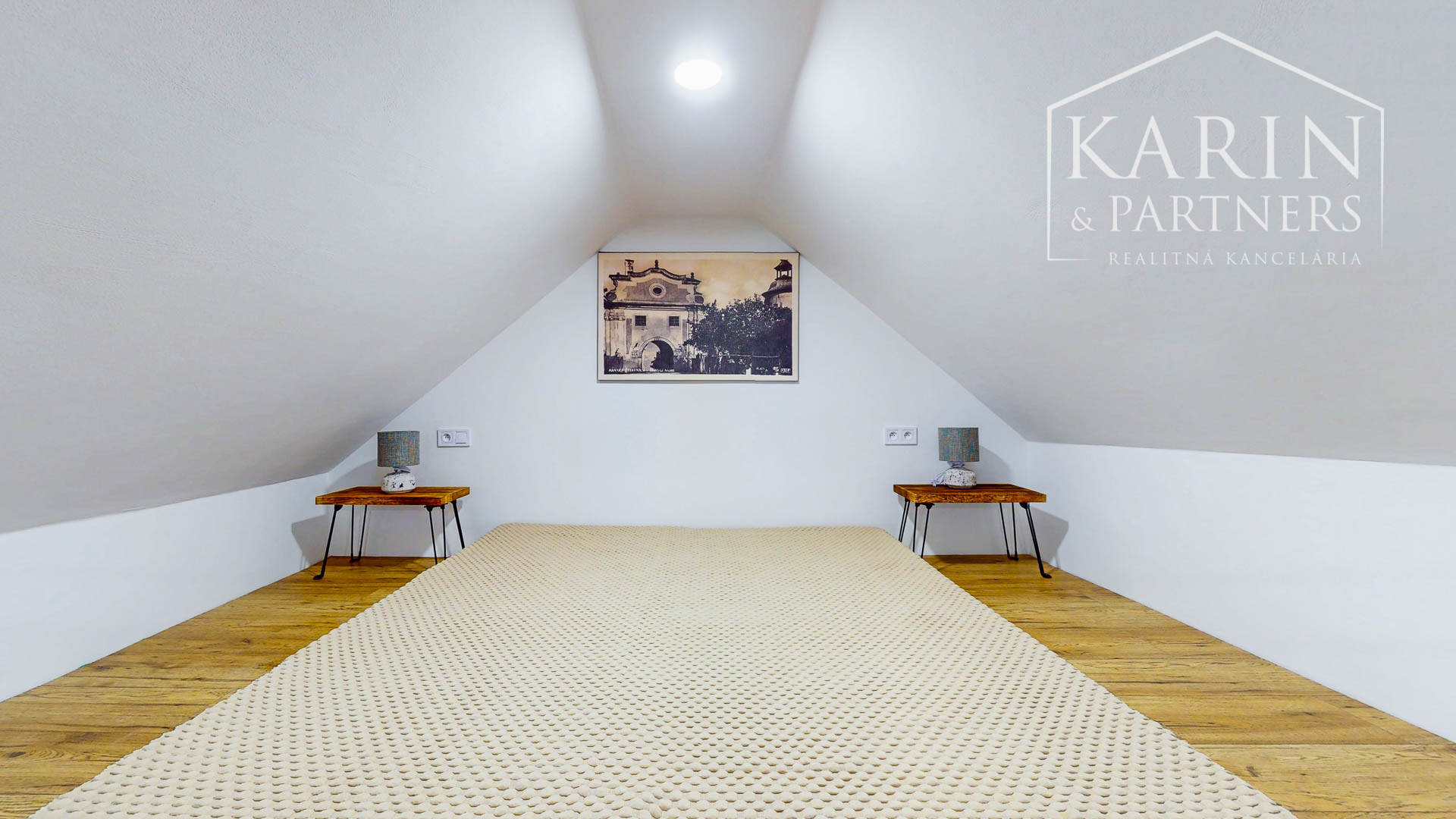 REZERVOVANÉ! V centre Banskej Štiavnice nový podkrovný byt v meštianskom dome oproti parkovisku na predaj