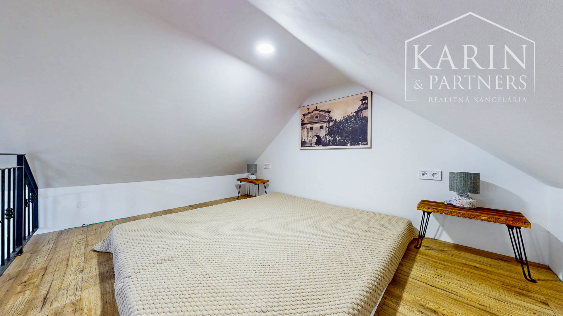 REZERVOVANÉ! V centre Banskej Štiavnice nový podkrovný byt v meštianskom dome oproti parkovisku na predaj