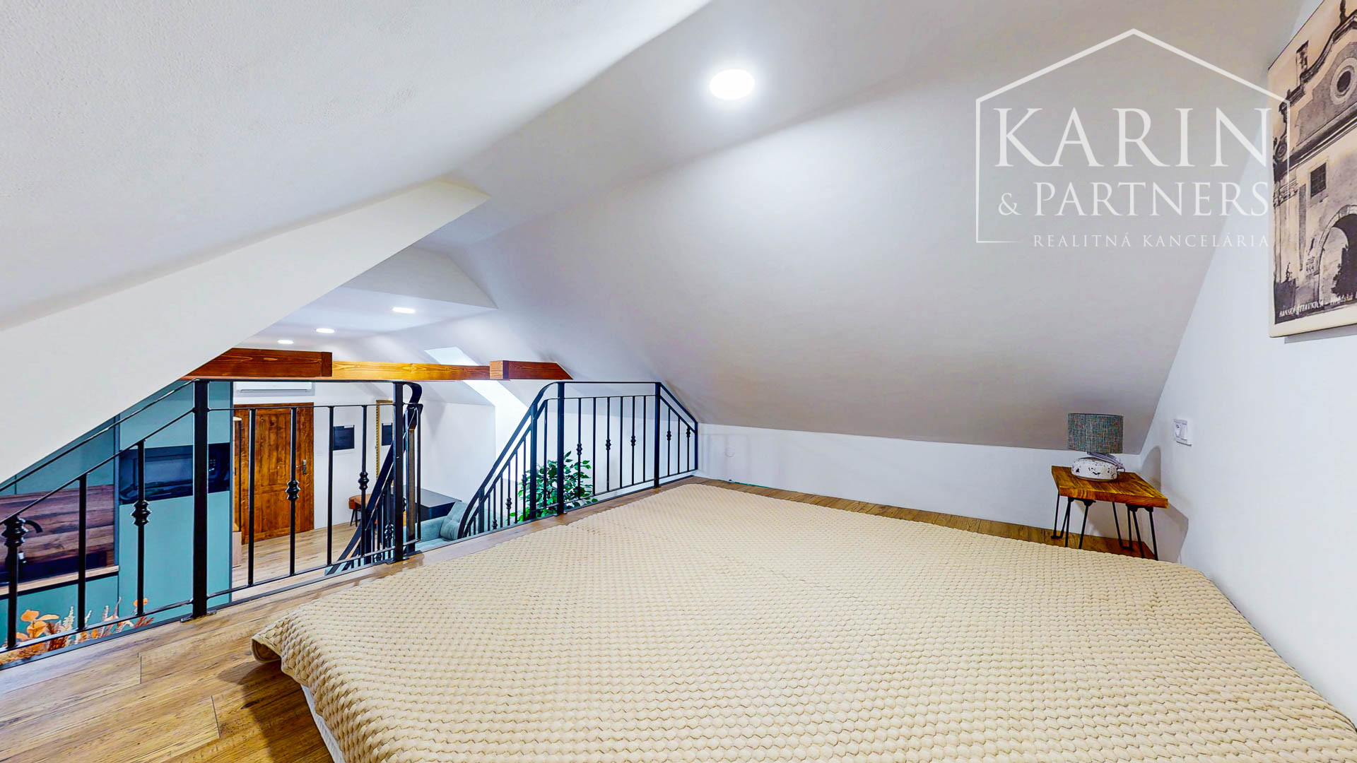 REZERVOVANÉ! V centre Banskej Štiavnice nový podkrovný byt v meštianskom dome oproti parkovisku na predaj