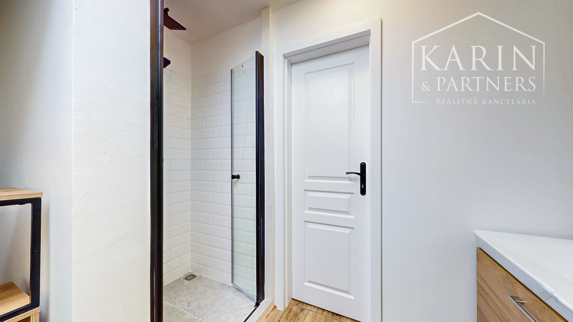 REZERVOVANÉ! V centre Banskej Štiavnice nový podkrovný byt v meštianskom dome oproti parkovisku na predaj