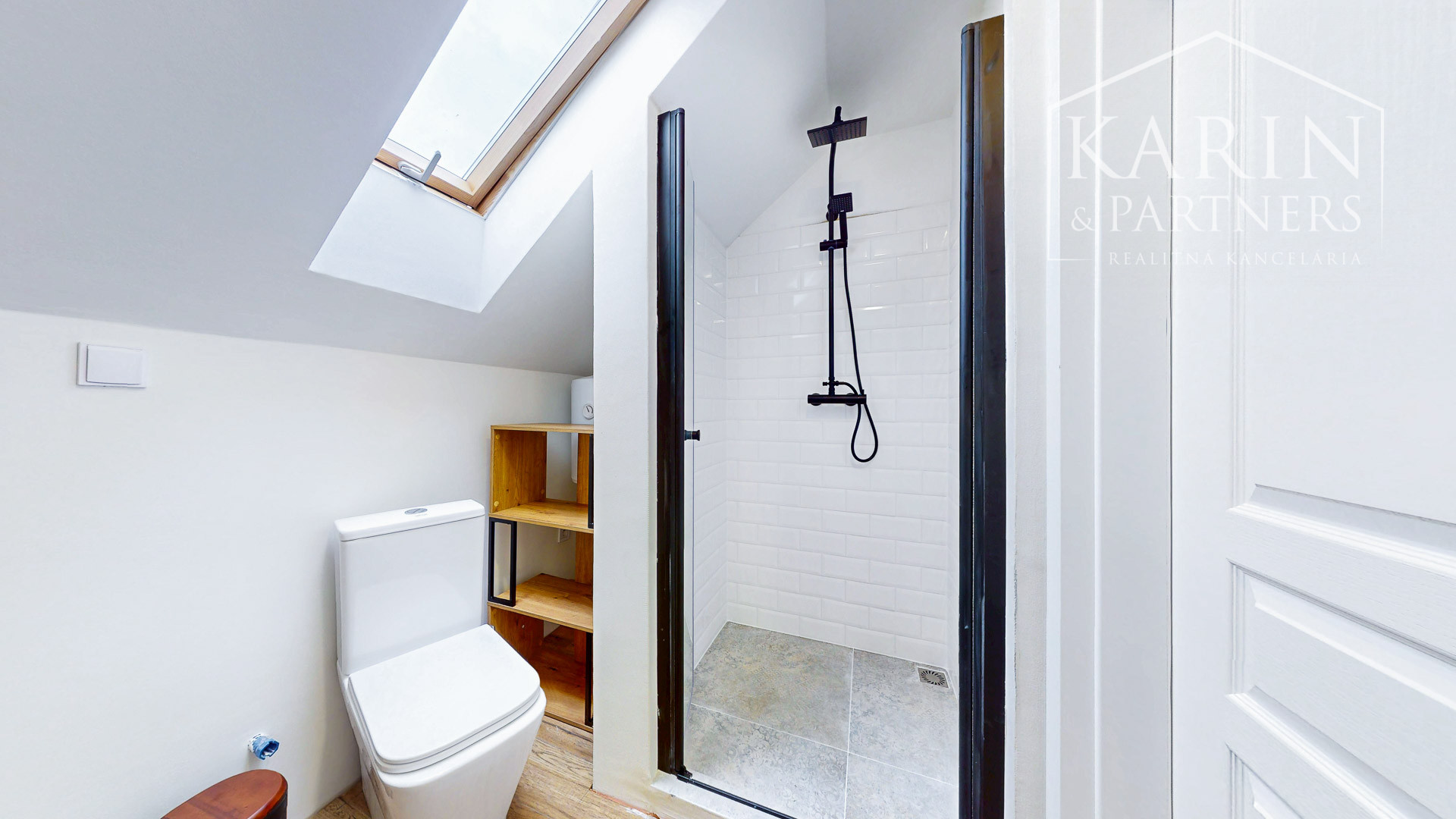 REZERVOVANÉ! V centre Banskej Štiavnice nový podkrovný byt v meštianskom dome oproti parkovisku na predaj