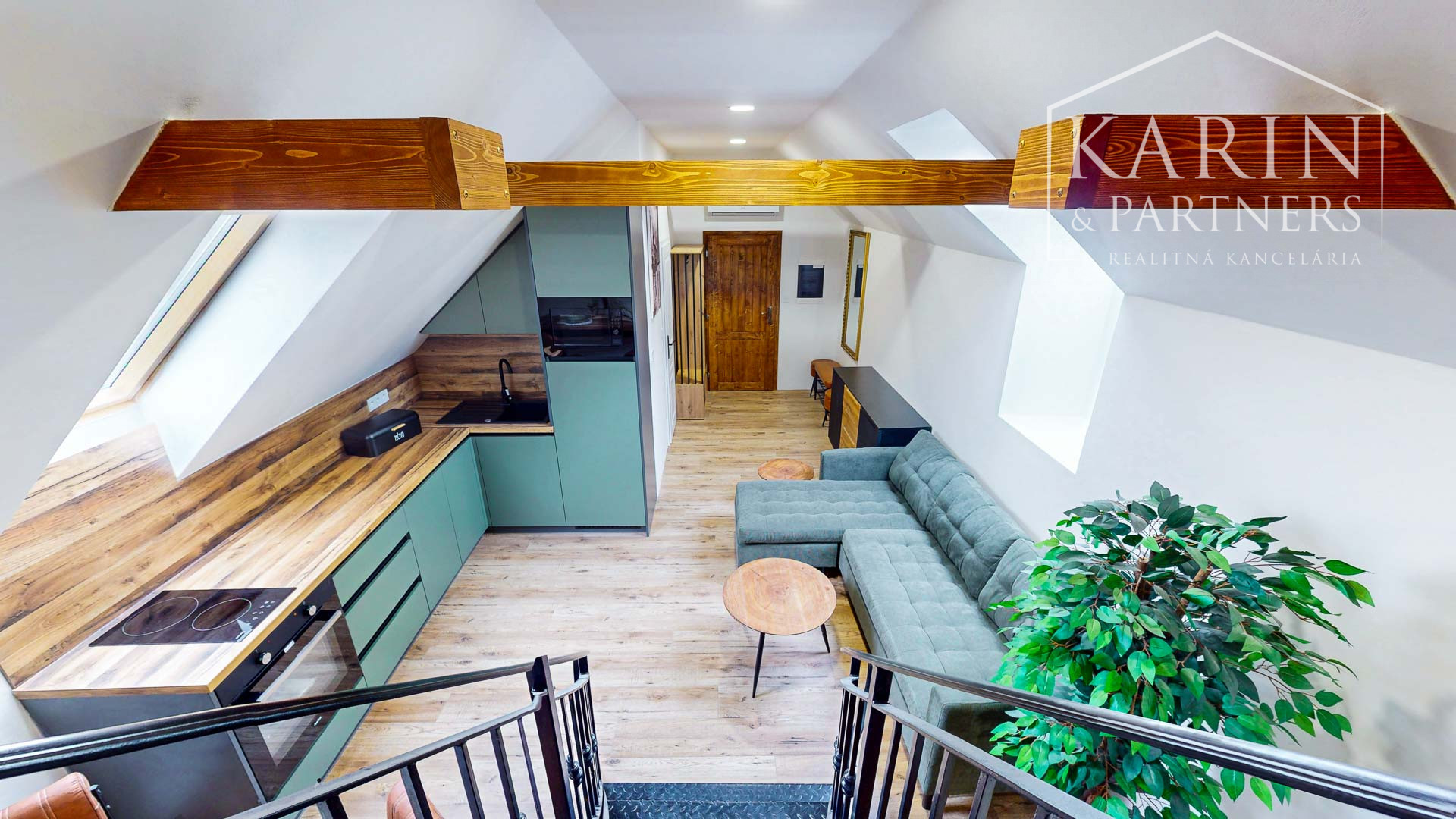 REZERVOVANÉ! V centre Banskej Štiavnice nový podkrovný byt v meštianskom dome oproti parkovisku na predaj