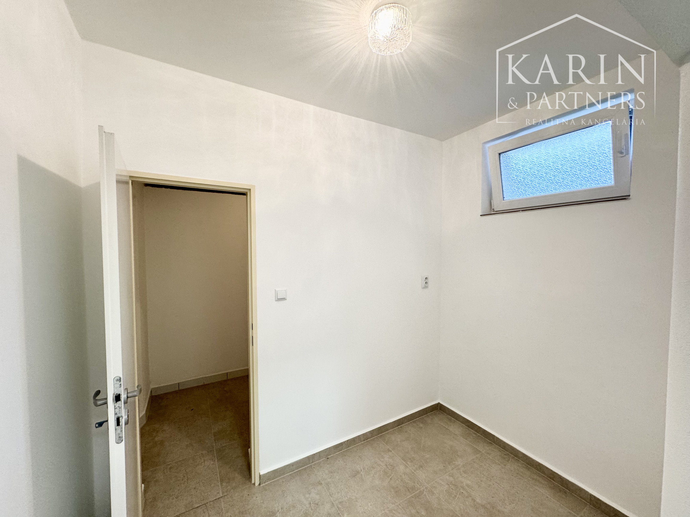 PRIESTOR NA PODNIKANIE V CENTRE / NA FREKVENTOVANEJ ULICI