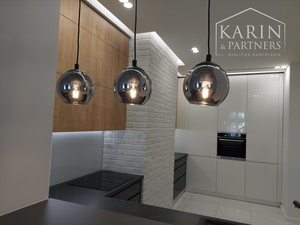 Staré Mesto - veľkometrážny reprezentatívny byt 167 m2, ul. Cintorínska