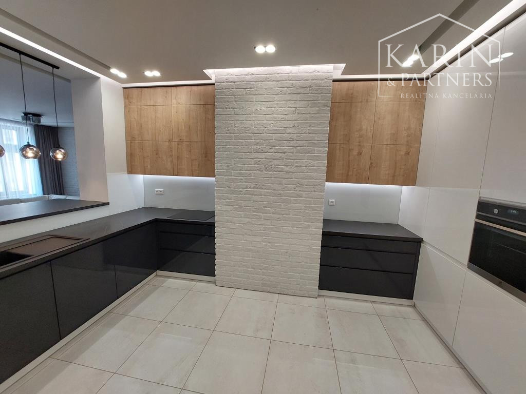 Staré Mesto - veľkometrážny reprezentatívny byt 167 m2, ul. Cintorínska