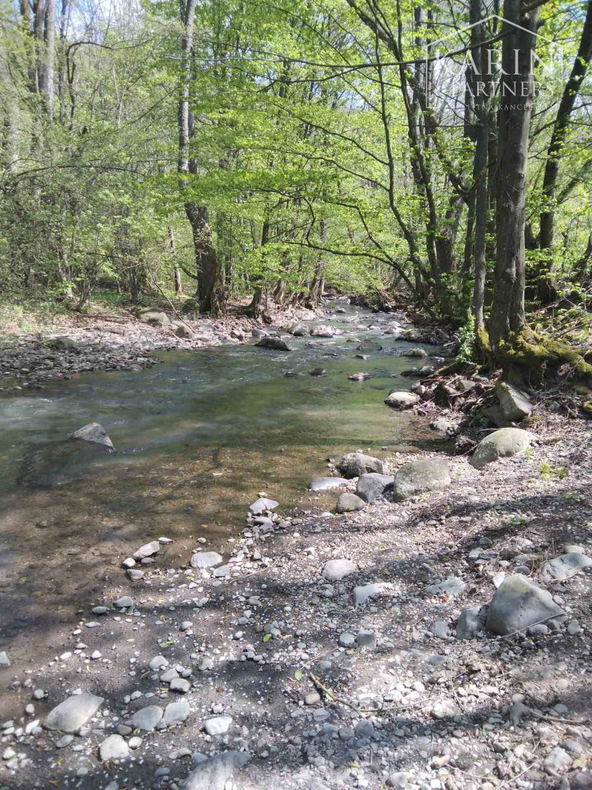 Predaj – Pozemok s rodinným domom-farmárska usadlosť-Horné Plachtince okr. Veľký Krtíš