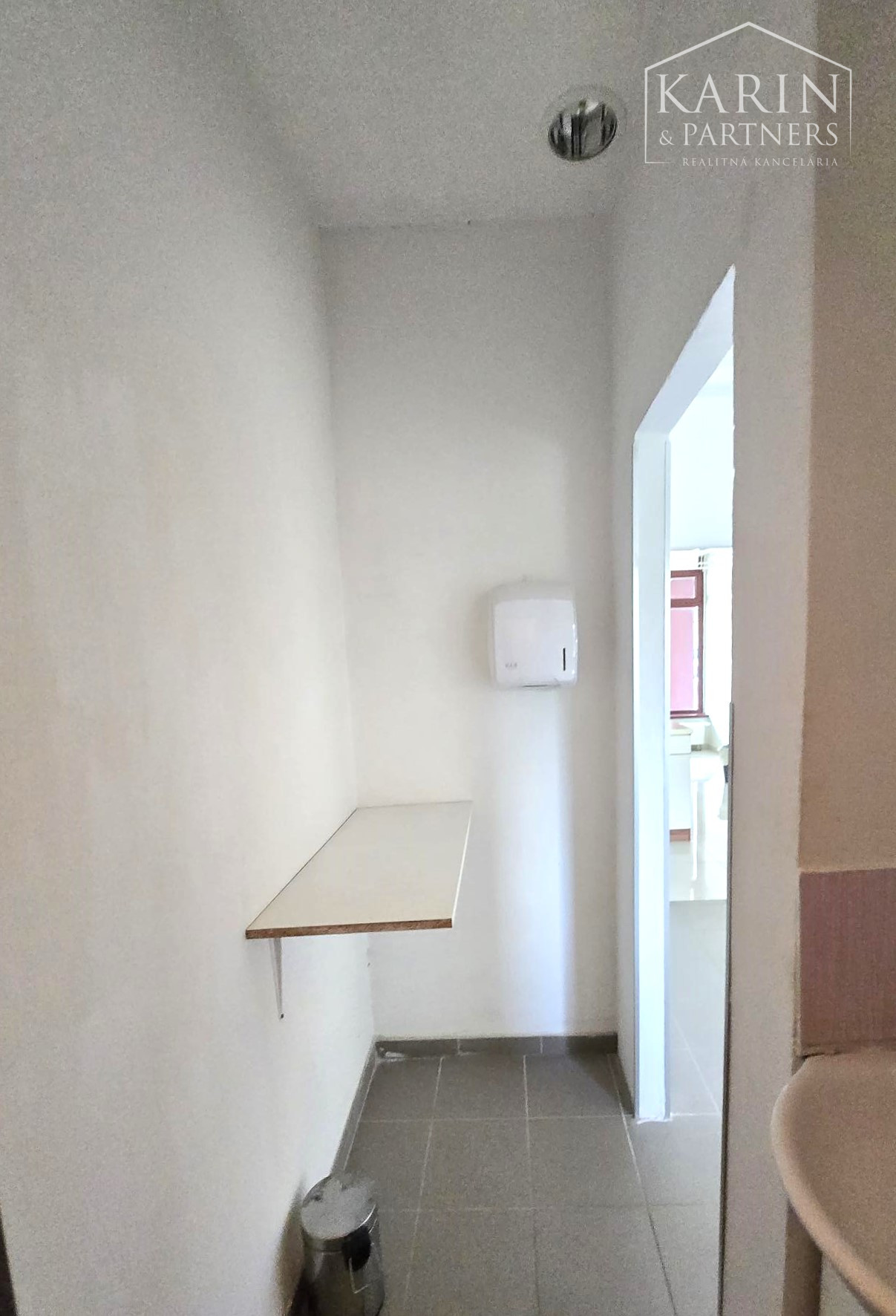 Prenájom – obchodné priestory  40m2 obchod, salón, služby, kancelária – Karlova Ves BA IV