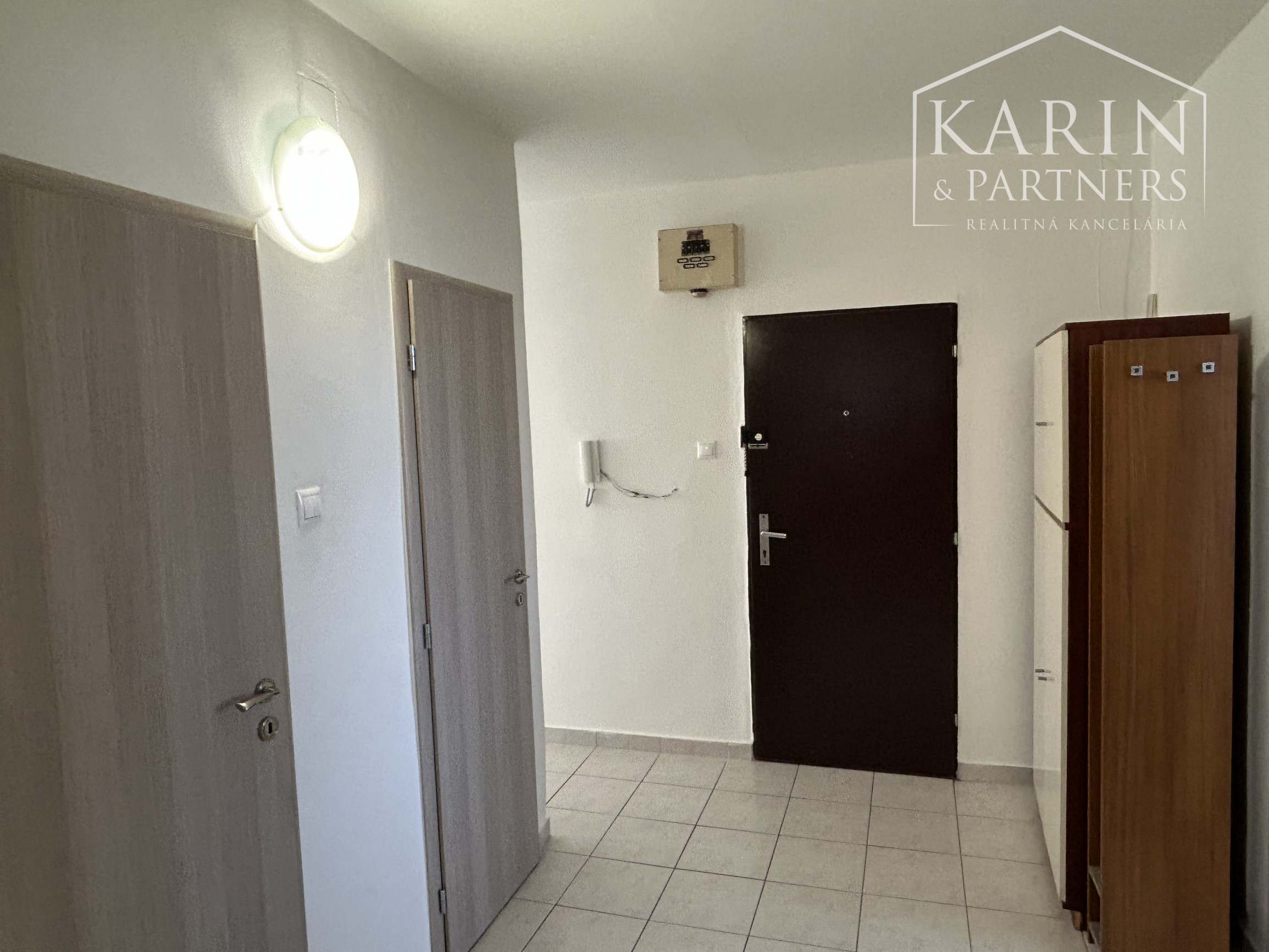 Neplatí sa provízia / Prenájom 4 Izb. Byt aj pre rodinu