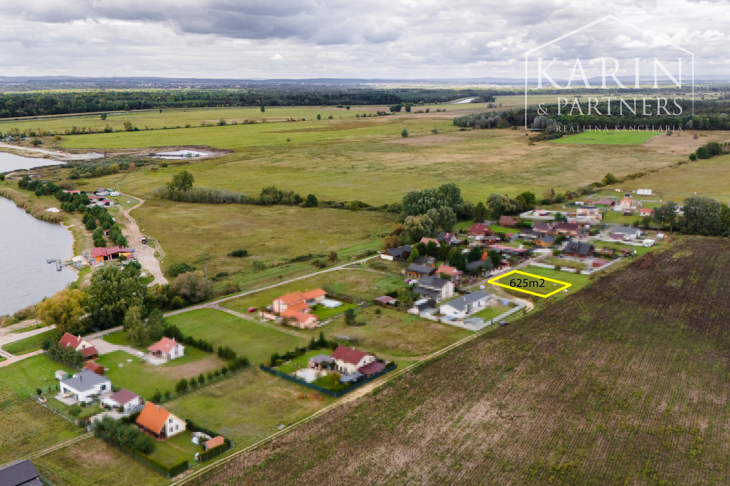 Stavebný pozemok v rekreačnej oblasti Adamov v blízkosti jazier