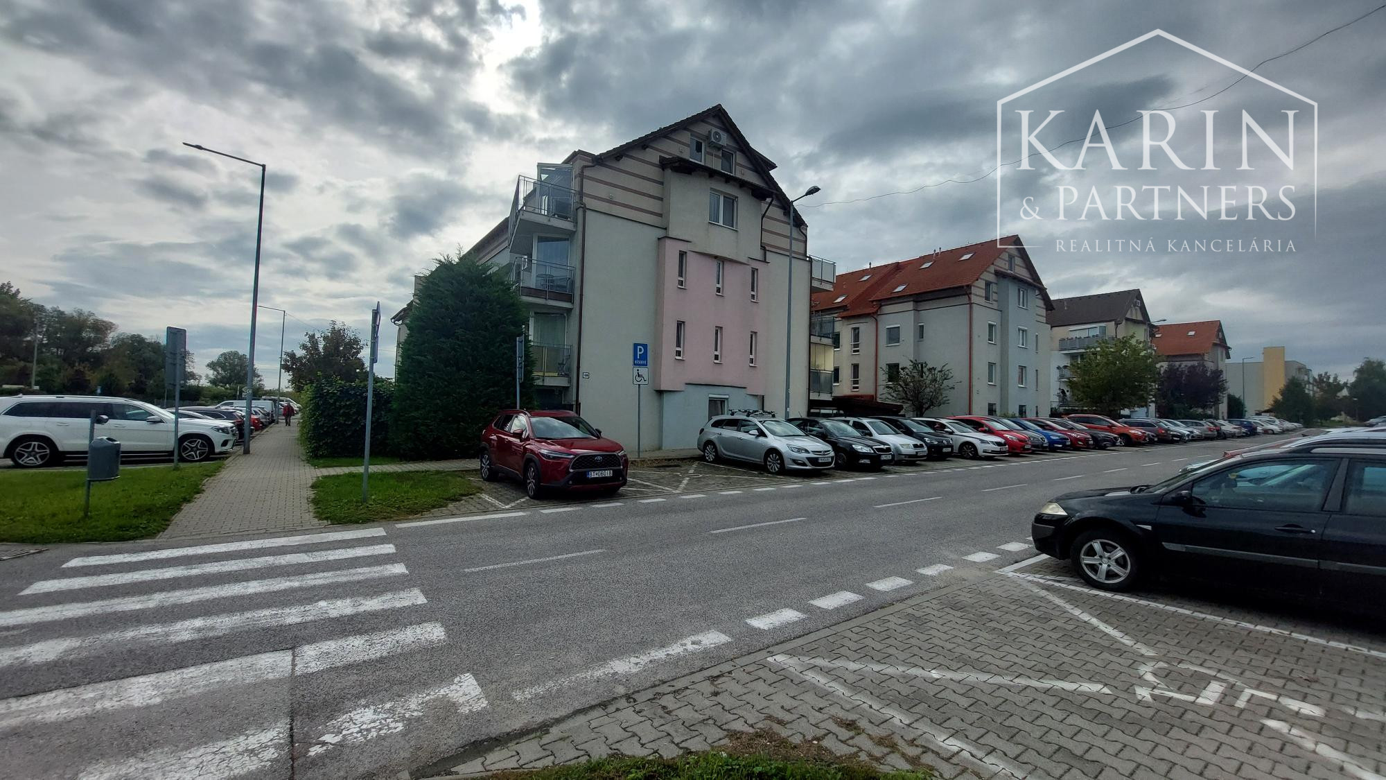 2 izbový  zariadený byt vo Svätom Jure len 14 km od Bratislavy