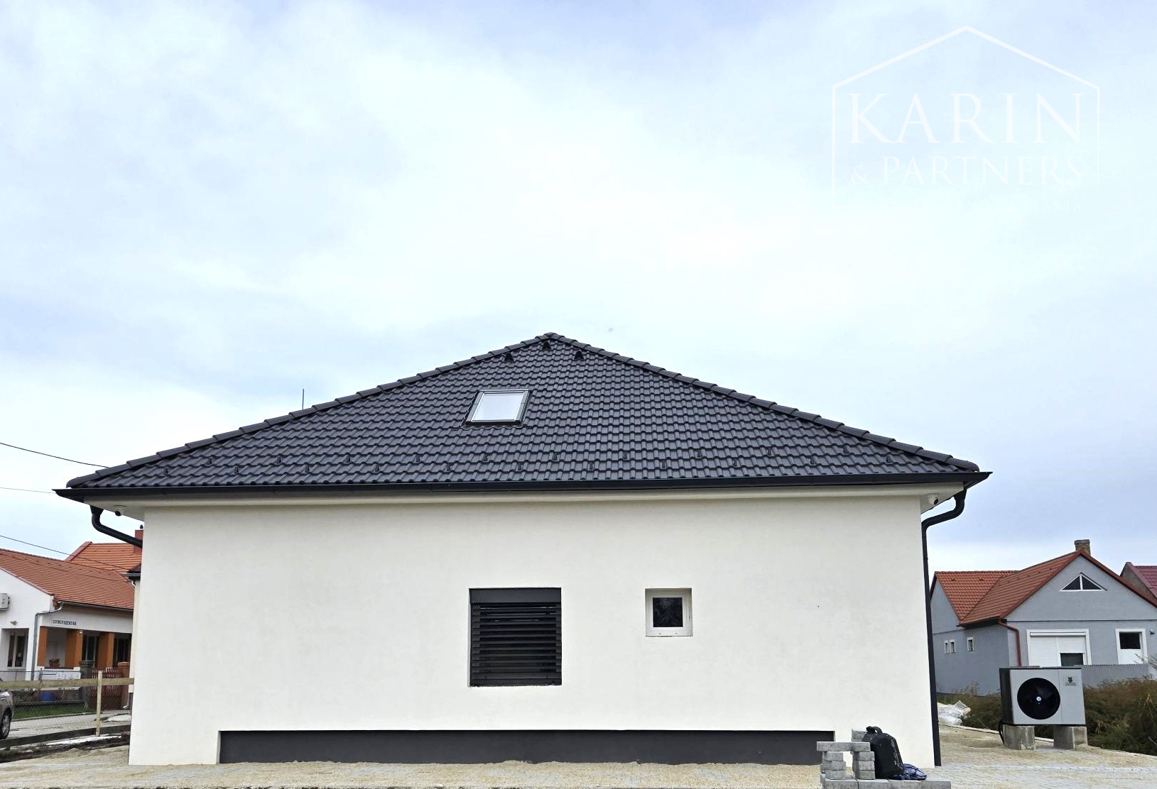 Predaj-rodinný dom 6 izbová novostavba, pozemok 998m2 v Maďarskej obci Bezenye.