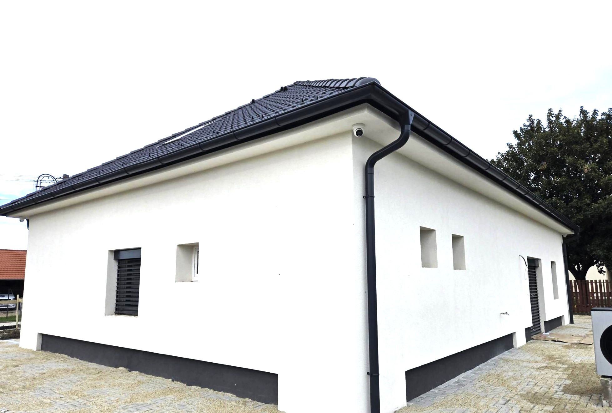 Predaj-rodinný dom 6 izbová novostavba, pozemok 998m2 v Maďarskej obci Bezenye.