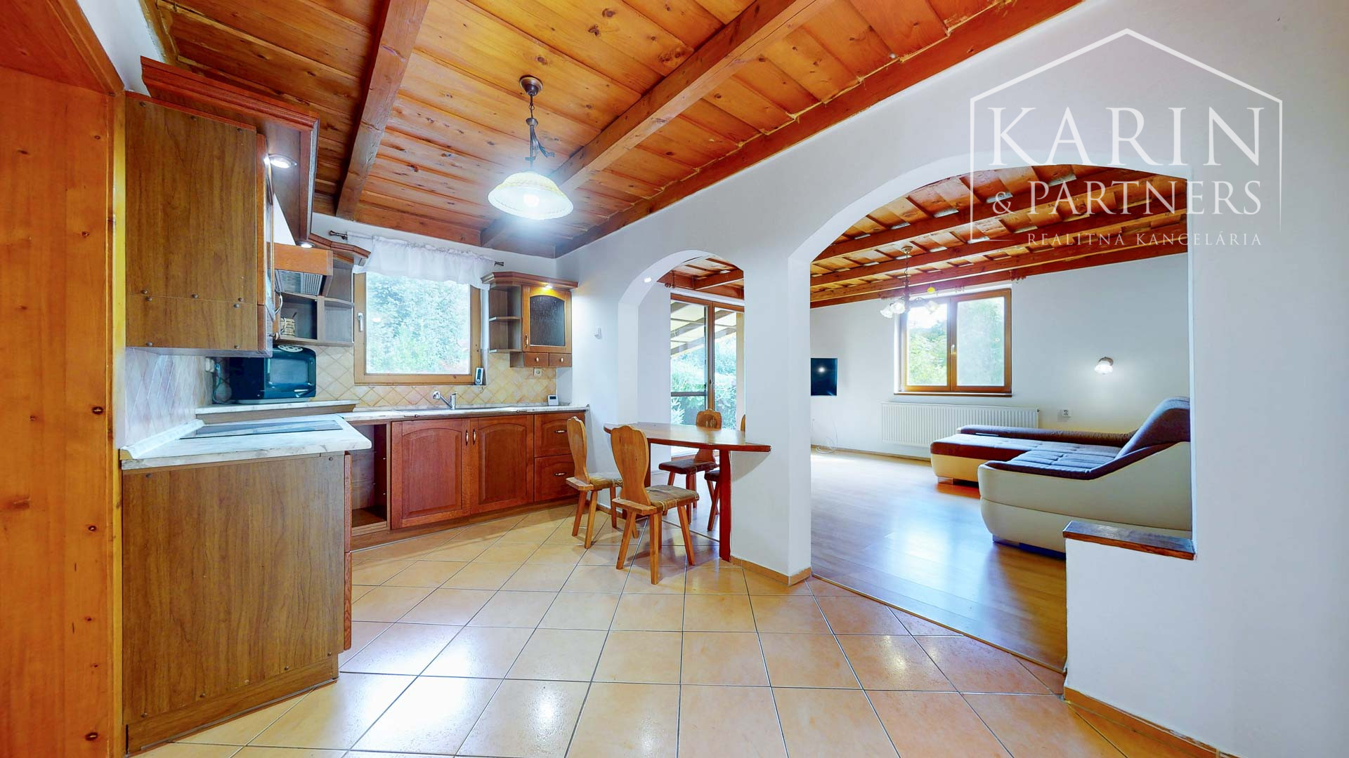 REZERVOVANÉ Rodinný dom na samote s priestranným pozemkom 4676 m2 vzdialený len 11 km od Púchova, s garážou, letnou kuchynkou a štvorkolkou