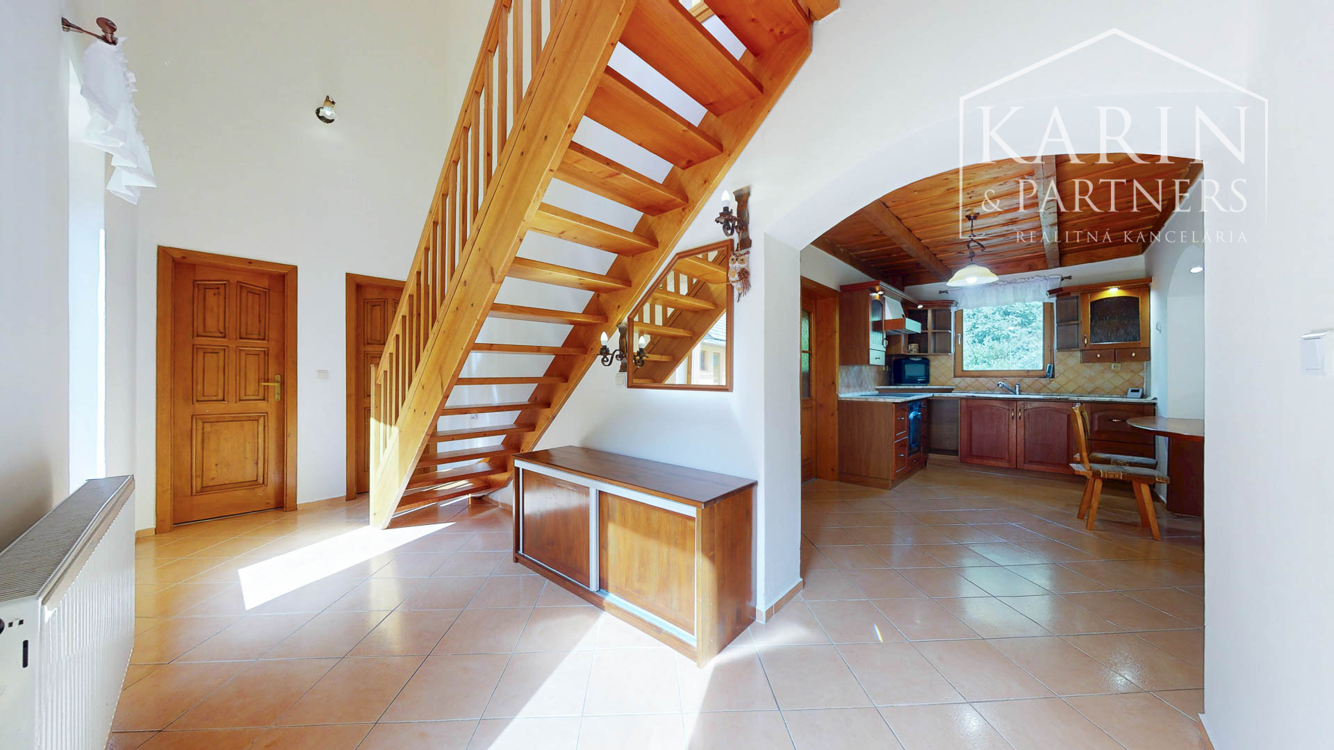 REZERVOVANÉ Rodinný dom na samote s priestranným pozemkom 4676 m2 vzdialený len 11 km od Púchova, s garážou, letnou kuchynkou a štvorkolkou