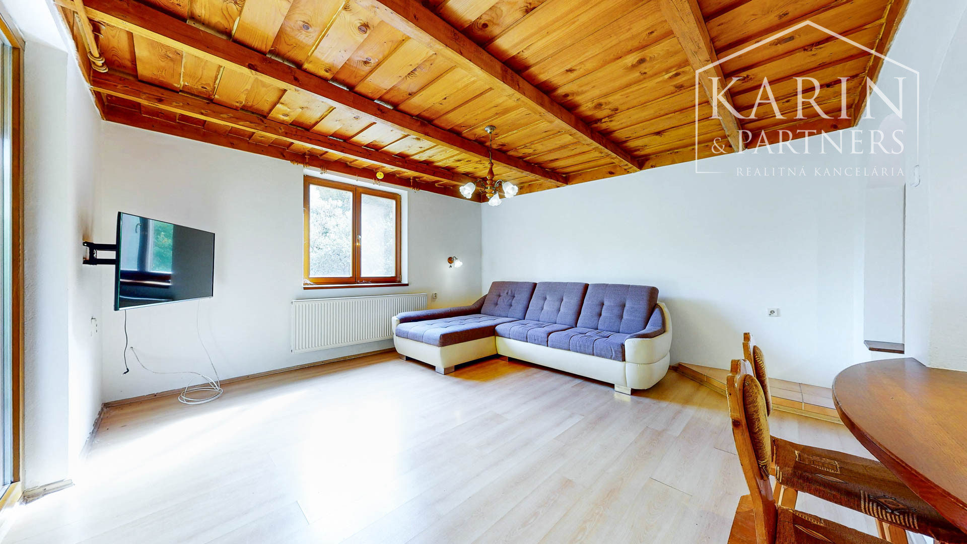 REZERVOVANÉ Rodinný dom na samote s priestranným pozemkom 4676 m2 vzdialený len 11 km od Púchova, s garážou, letnou kuchynkou a štvorkolkou