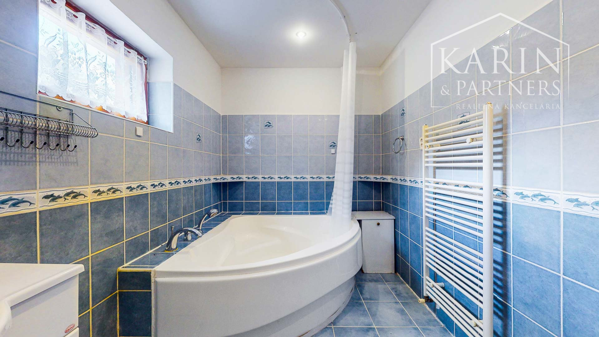 REZERVOVANÉ Rodinný dom na samote s priestranným pozemkom 4676 m2 vzdialený len 11 km od Púchova, s garážou, letnou kuchynkou a štvorkolkou