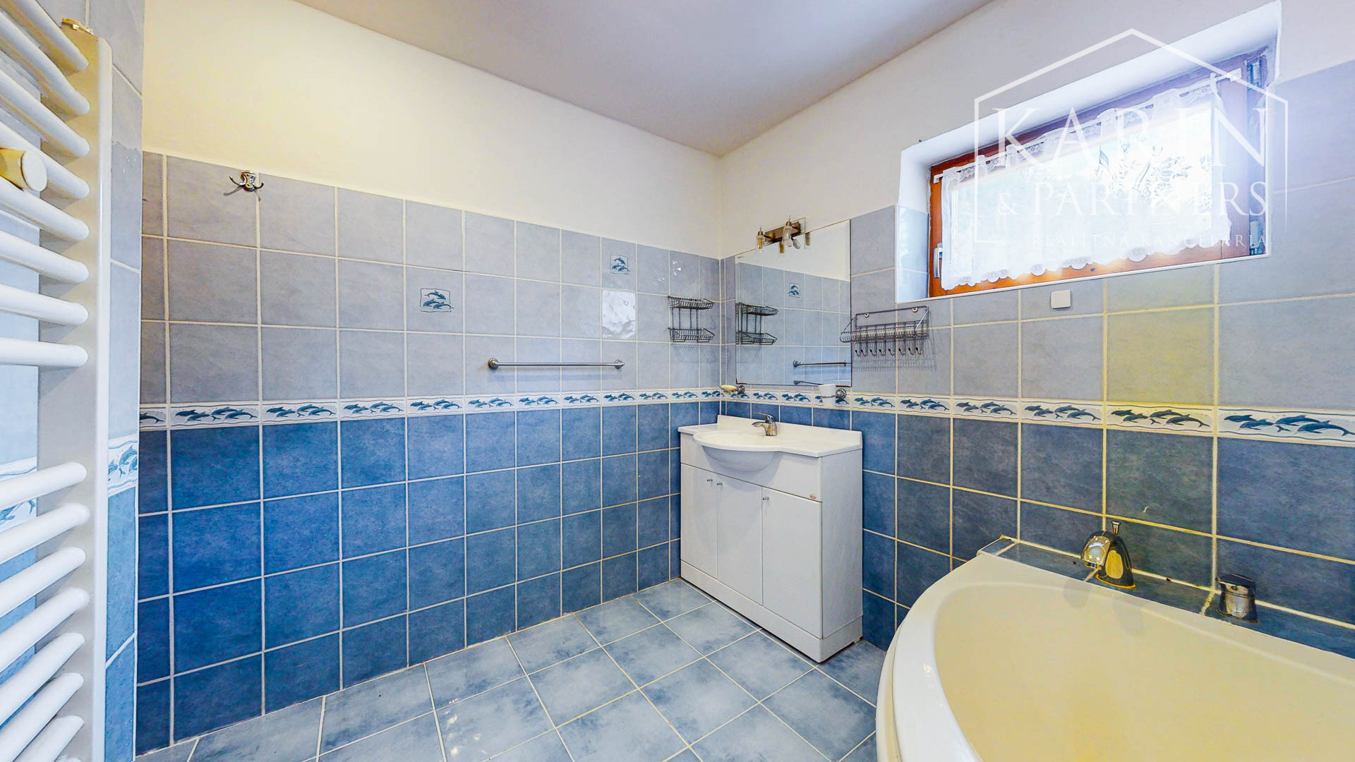 REZERVOVANÉ Rodinný dom na samote s priestranným pozemkom 4676 m2 vzdialený len 11 km od Púchova, s garážou, letnou kuchynkou a štvorkolkou