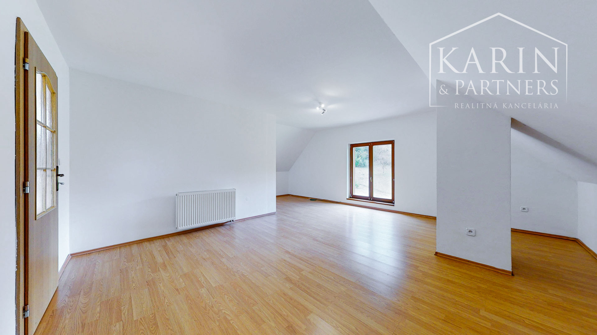 REZERVOVANÉ Rodinný dom na samote s priestranným pozemkom 4676 m2 vzdialený len 11 km od Púchova, s garážou, letnou kuchynkou a štvorkolkou