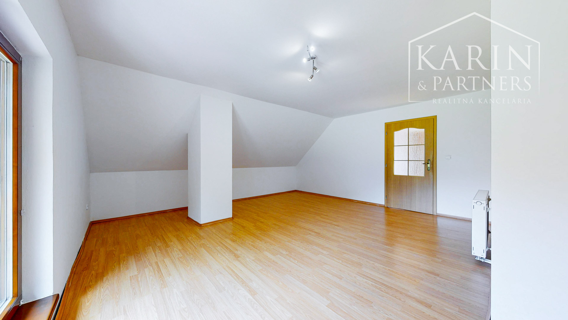 REZERVOVANÉ Rodinný dom na samote s priestranným pozemkom 4676 m2 vzdialený len 11 km od Púchova, s garážou, letnou kuchynkou a štvorkolkou