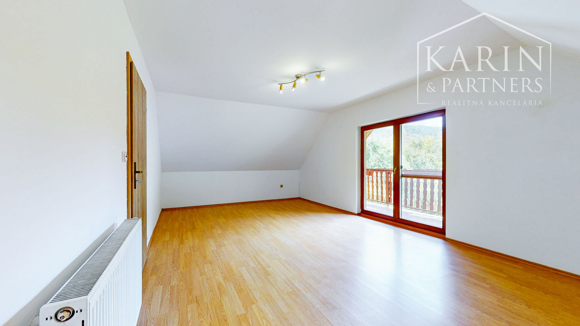 REZERVOVANÉ Rodinný dom na samote s priestranným pozemkom 4676 m2 vzdialený len 11 km od Púchova, s garážou, letnou kuchynkou a štvorkolkou