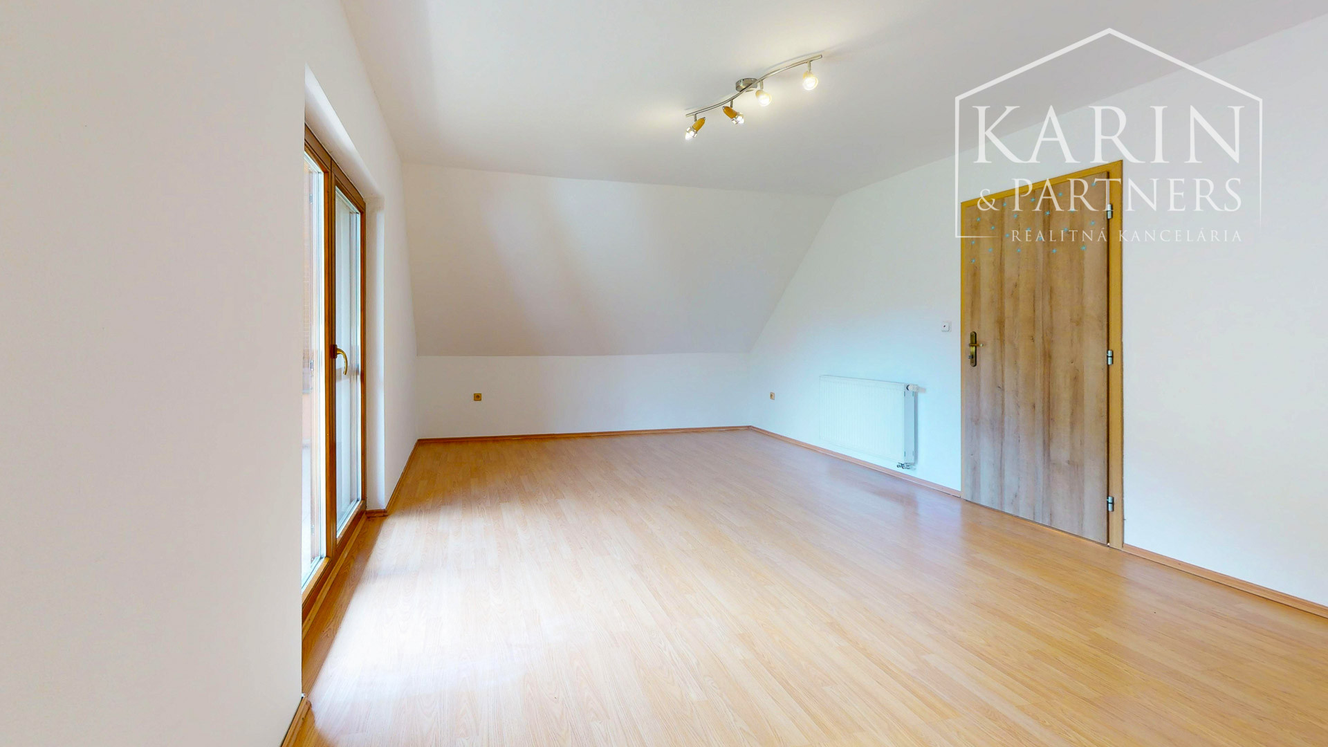 REZERVOVANÉ Rodinný dom na samote s priestranným pozemkom 4676 m2 vzdialený len 11 km od Púchova, s garážou, letnou kuchynkou a štvorkolkou